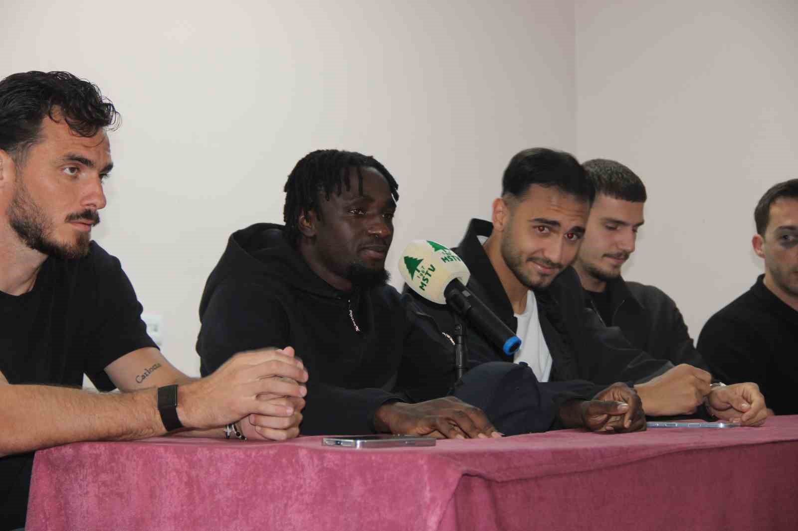 MUĞLASPOR KULÜP BAŞKANI MENAF KIYANÇ, BERABERİNDEKİ HEYET VE FUTBOLCULAR POYRAZ EFE YILDIRIM, MAMADY DİARRA, YİĞİT FİDAN İLE LUİS MAGO, TURGUT REİS ANADOLU LİSESİ’NDE ÖĞRENCİLERLE BİR ARAYA GELDİ. MUĞLASPOR İLE GENÇLERİ BULUŞTURMAK AMACIYLA GERÇEKLEŞTİRİLEN ZİYARETTE ÖĞRENCİLER FUTBOLCULARA TRANSFER SÜREÇLERİNDEN TARAFTAR DESTEĞİNE KADAR BİRÇOK KONUDA SORU YÖNELTTİ.