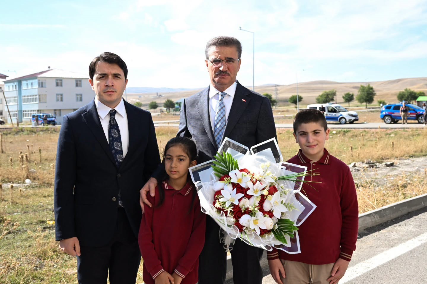 VALİ AYDIN BARUŞ, HINIS-TEKMAN RELOKASYON YOLU (ALTERNATİF YOL) ÇATKALE İSTİKAMETİNDE DEVAM EDEN YOL YAPIM ÇALIŞMALARINI YERİNDE İNCELEDİ.