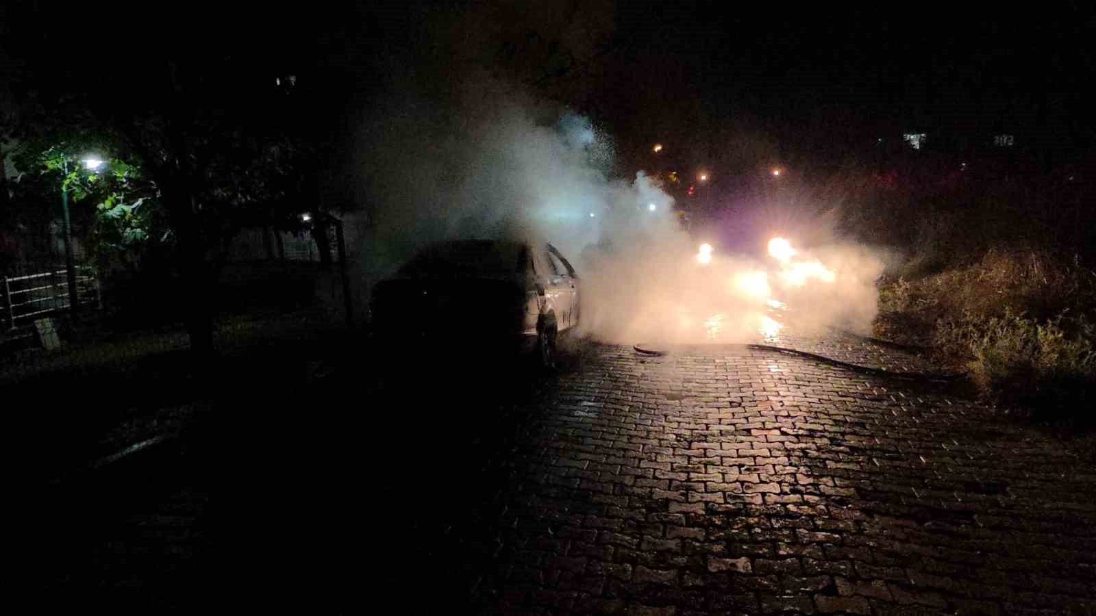 EDİRNE’DE BULGARİSTAN PLAKALI OTOMOBİL ALEV ALEV YANDI