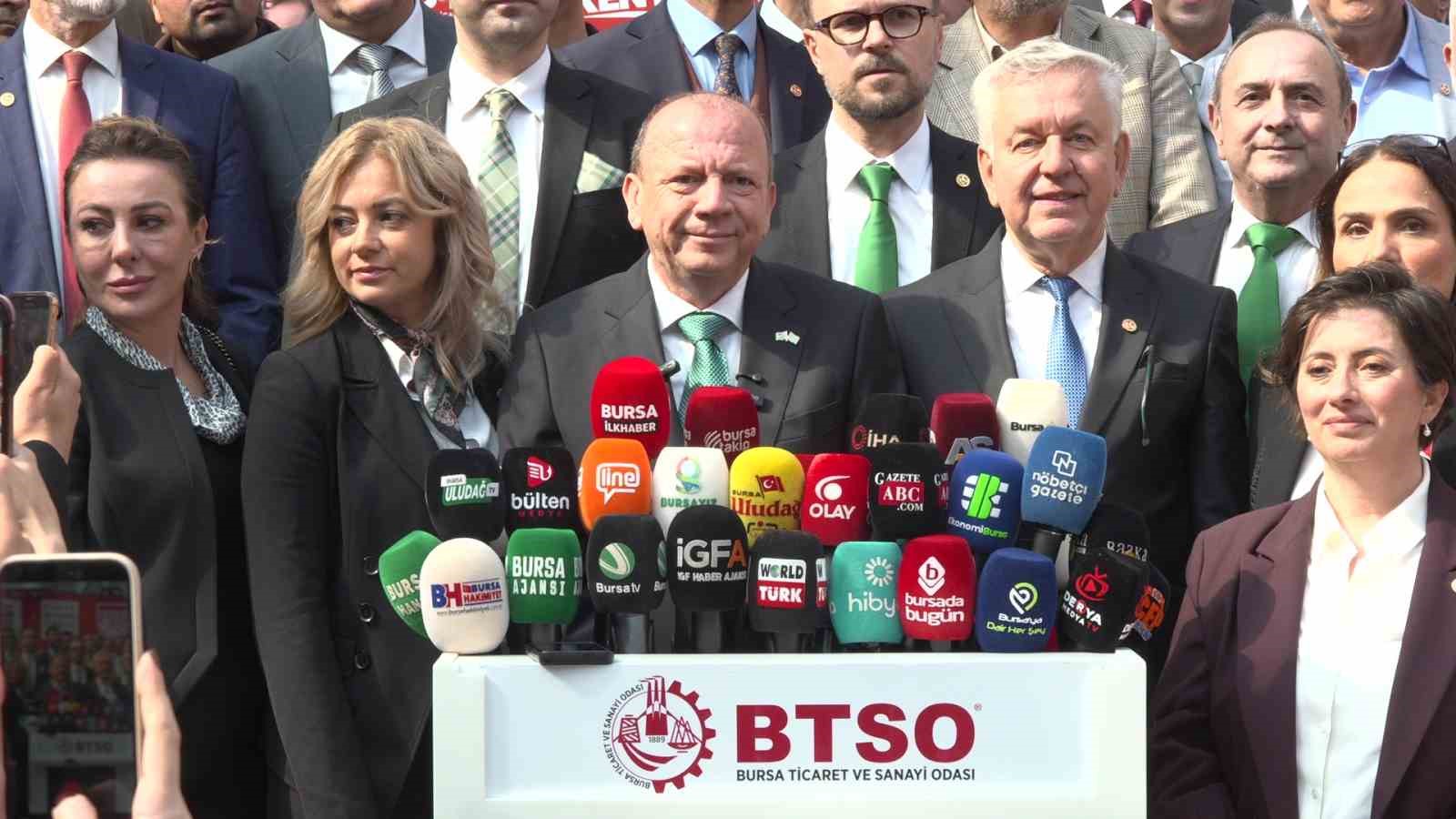 BURSA TİCARET VE SANAYİ ODASI’NDA (BTSO) YENİ DÖNEMİN YÖNETİMİNİ BELİRLEMEK ÜZERE GERÇEKLEŞTİRİLEN SEÇİMDE OY VERME İŞLEMİ SÜRÜYOR. MEVCUT BAŞKAN İBRAHİM BURKAY İLE BURSA TİCARET BORSASI BAŞKANI ÖZER MATLI’NIN YARIŞTIĞI SEÇİMDE 159 MECLİS ÜYESİ SANDIK BAŞINA GİDİYOR. BURKAY, SEÇİM SÜRECİNE İLİŞKİN YAPTIĞI AÇIKLAMADA, BTSO’NUN 137 YILLIK KÖKLÜ GEÇMİŞİNE DİKKAT ÇEKEREK, "BUGÜN TARİHİ BİR GÜNÜ YAŞIYORUZ" DEDİ. - ÖZER MATLI