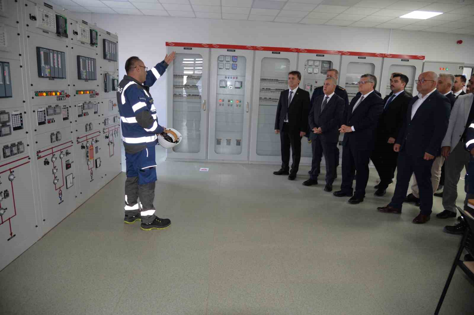 TÜRKELİ’DE TRANSFORMATÖR MERKEZİ HİZMETE AÇILDI SİNOP'UN TÜRKELİ İLÇESİNİN ELEKTRİK ALTYAPISINI GÜÇLENDİRECEK TÜRKELİ TRANSFORMATÖR MERKEZİ, DÜZENLENEN TÖRENLE HİZMETE AÇILDI. YAKLAŞIK 250 MİLYON LİRALIK YATIRIMLA HAYATA GEÇİRİLEN MERKEZLE BİRLİKTE İLÇENİN ELEKTRİĞİ DOĞRUDAN TÜRKELİ’DEKİ TRAFO MERKEZİNDEN SAĞLANACAK.