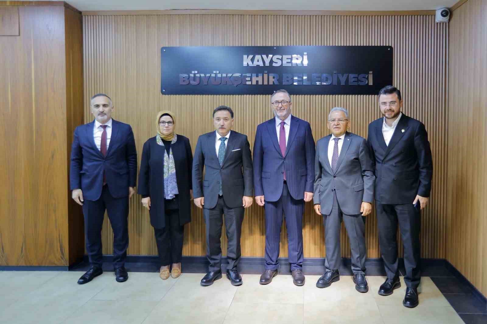 KÜLTÜR VE TURİZM BAKAN YARDIMCISI DR. COŞKUN YILMAZ, KAYSERİ BÜYÜKŞEHİR BELEDİYE BAŞKANI DR. MEMDUH BÜYÜKKILIÇ’I MAKAMINDA ZİYARET ETTİ.