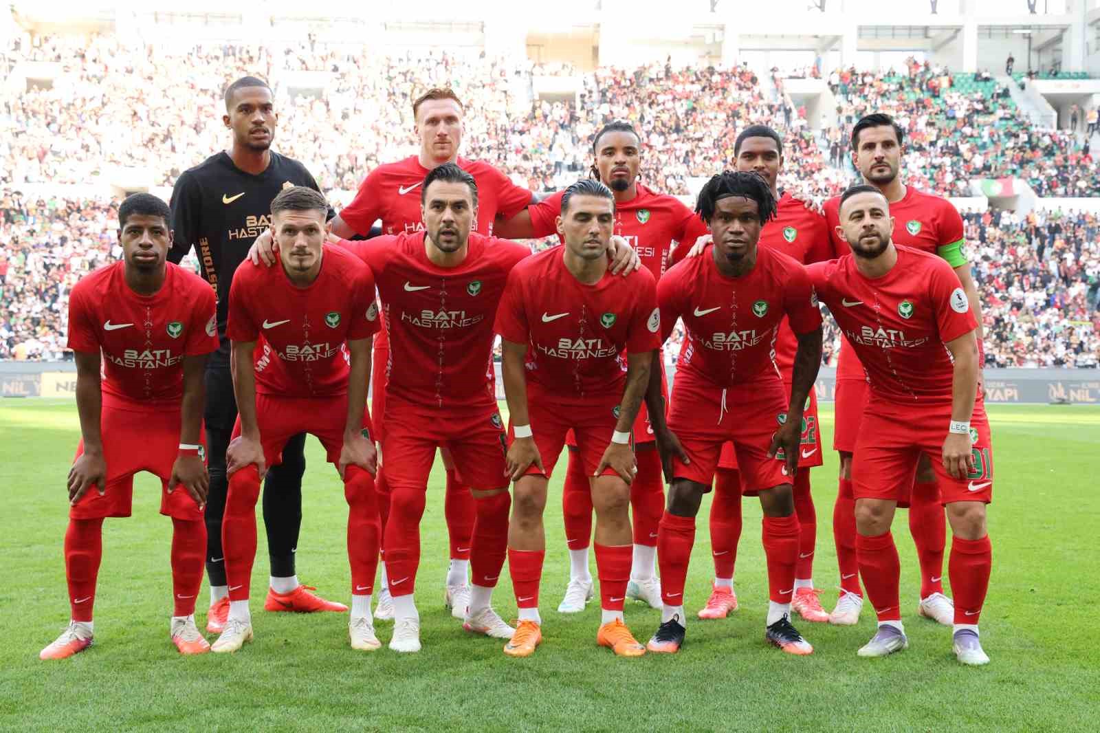 TRENDYOL SÜPER LİG’İN 8. HAFTASINDA AMED SPORTİF FAALİYETLER, SAHASINDA KONYASPOR İLE MÜCADELE EDİYOR. MÜSABAKANIN İLK YARISI GOLSÜZ EŞİTLİK İLE SONUÇLANDI.