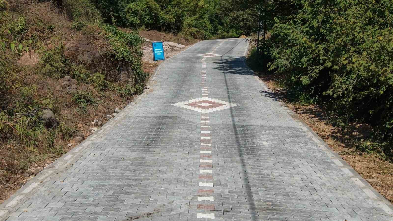 BAŞİSKELE'DE, OSMANLI DÖNEMİNDE İNŞA EDİLEN YAKLAŞIK 150 YILLIK SERVETİYE TAŞ KÖPRÜSÜ'NE GİDEN BAĞLANTI YOLU PARKE TAŞLARIYLA YENİLENDİ.