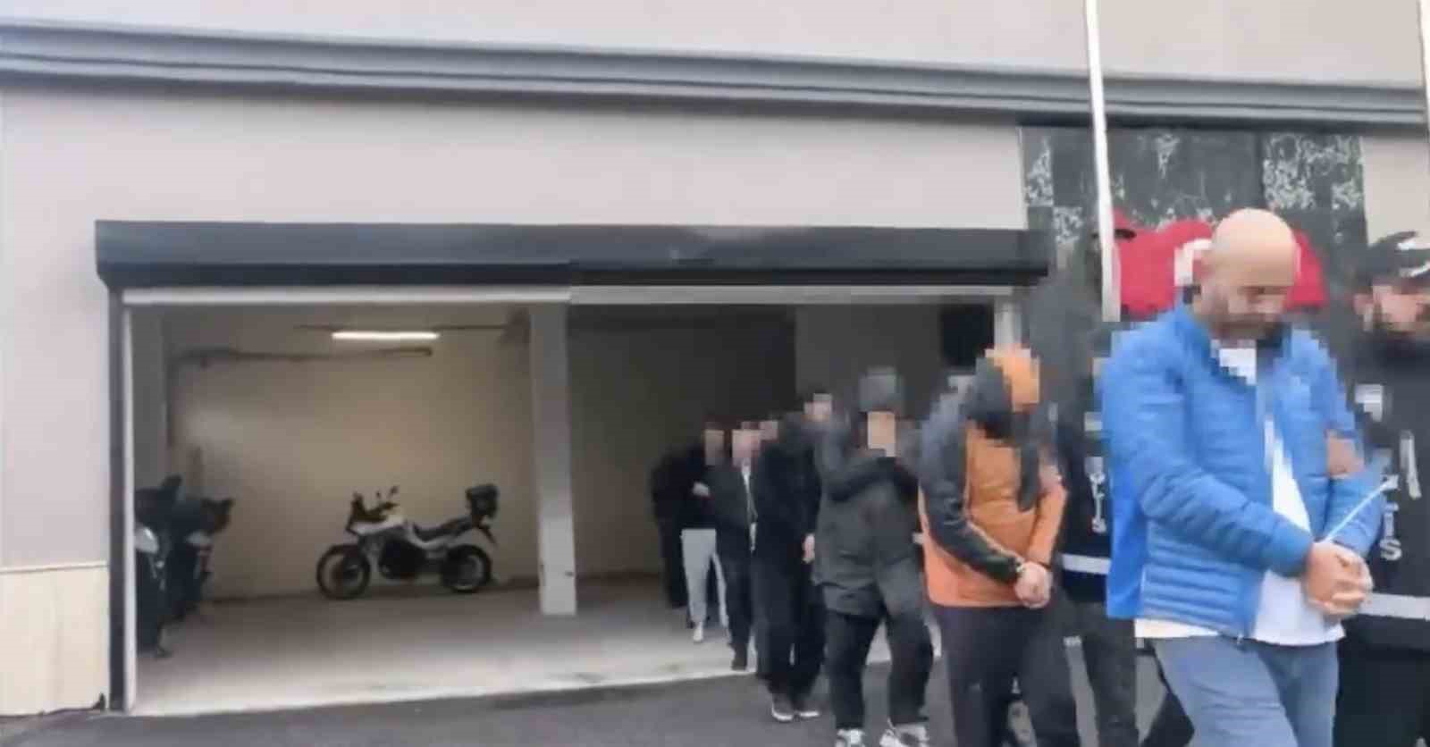 KOCAELİ MERKEZLİ 20 İLİ KAPSAYAN OPERASYONDA, SAHTE BELGE DÜZENLEYEREK HAKSIZ VERGİ İADESİ ALDIKLARI ÖNE SÜRÜLEN 155 FİRMAYA YÖNELİK SORUŞTURMADA 52 ŞÜPHELİ YAKALANDI. ŞÜPHELİLERDEN 31’İ TUTUKLANIRKEN, TOPLAM İŞLEM HACMİNİN 31 MİLYAR 300 MİLYON 142 BİN 753 LİRA 34 KURUŞ OLDUĞU BELİRLENDİ.