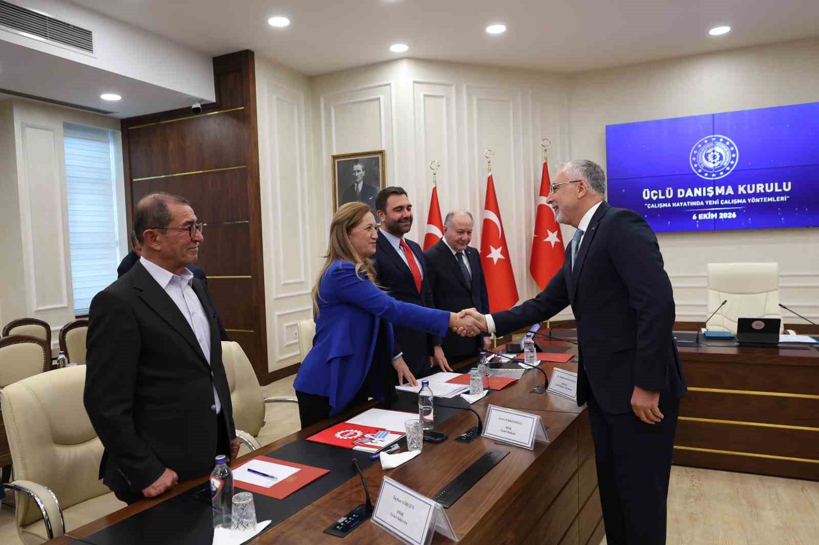 ÇALIŞMA VE SOSYAL GÜVENLİK BAKANI VEDAT IŞIKHAN, "İŞSİZLİK ORANIMIZ YAKLAŞIK 40 AYDIR TEK HANELİ SEVİYELERDE SEYREDİYOR VE SON AÇIKLANAN AĞUSTOS VERİSİNDE DE YÜZDE 7,8’E GERİLEMİŞ DURUMDA" DEDİ.