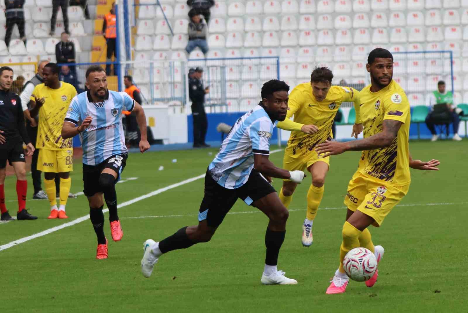TRENDYOL SÜPER LİG'İN 8. HAFTASINDA ERZURUMSPOR FK, SAHASINDA EYÜPSPOR İLE KARŞI KARŞIYA GELİYOR. MÜCADELENİN İLK YARISI MAVİ-BEYAZLI EKİBİN 1-0 ÜSTÜNLÜĞÜYLE TAMAMLANDI.
