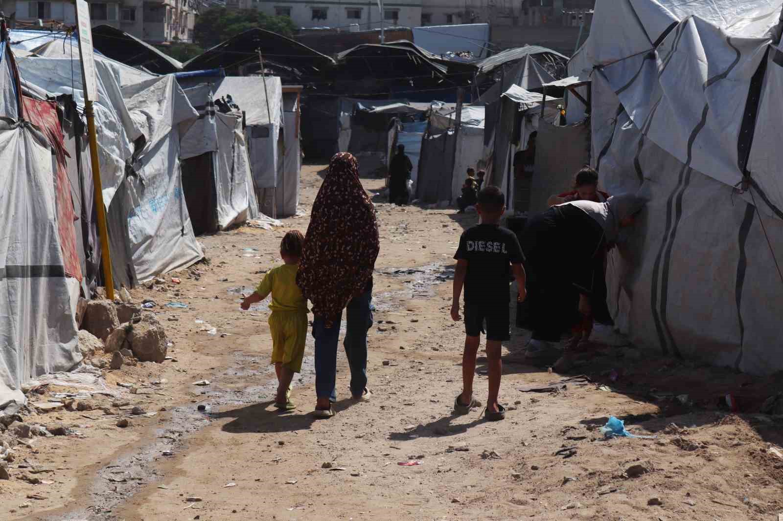 GAZZE'DE İNSANLAR ZOR ŞARTLAR ALTINDA YAŞAM MÜCADELESİ VERİYOR