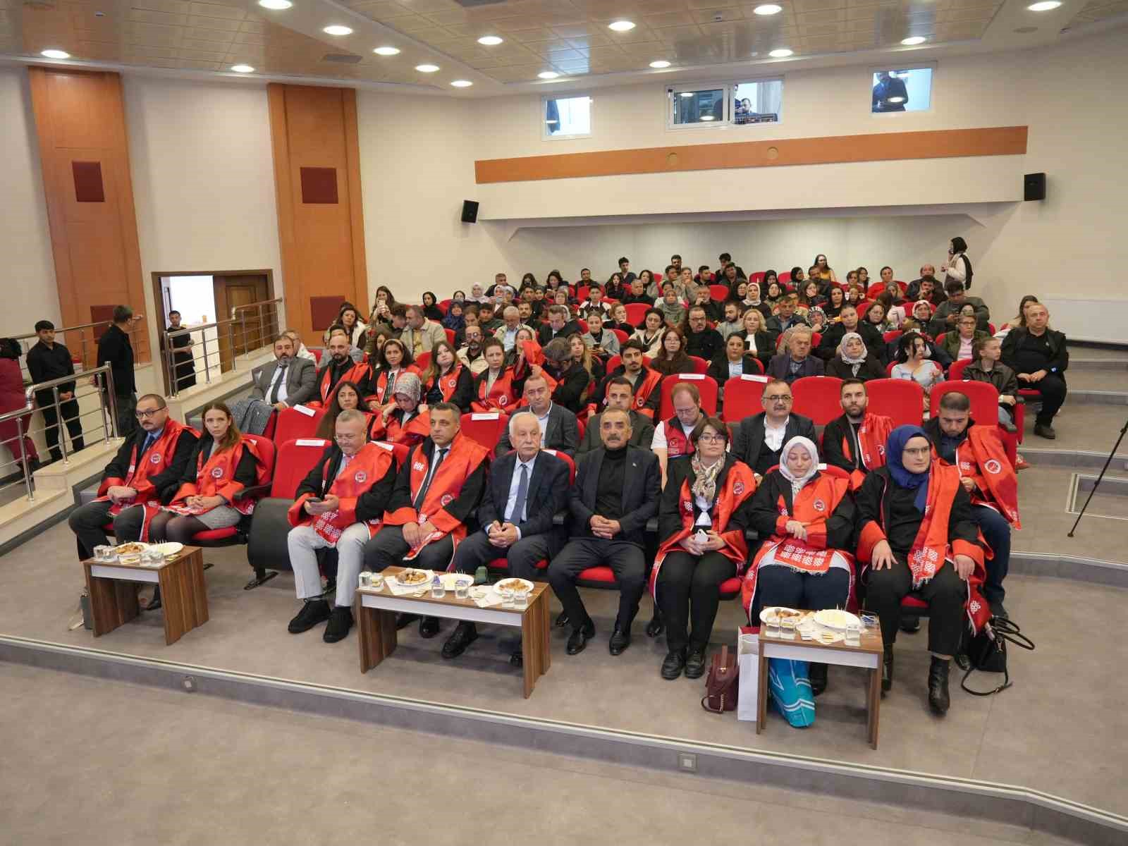 KASTAMONU ÜNİVERSİTESİ VETERİNER FAKÜLTESİ’NDE EĞİTİM GÖREN 70 ÖĞRENCİ, BEYAZ ÖNLÜKLERİNİ GİYEREK MESLEĞE İLK ADIMI ATTI.