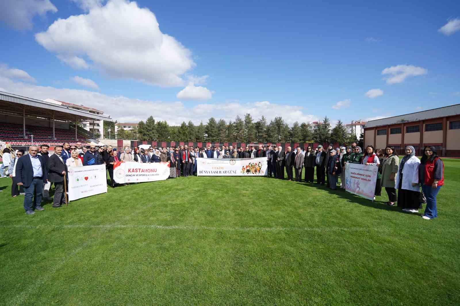 KASTAMONU'DA "1 EKİM DÜNYA YAŞLILAR GÜNÜ" DOLAYISIYLA FARKINDALIK YÜRÜYÜŞÜ GERÇEKLEŞTİRİLDİ.
