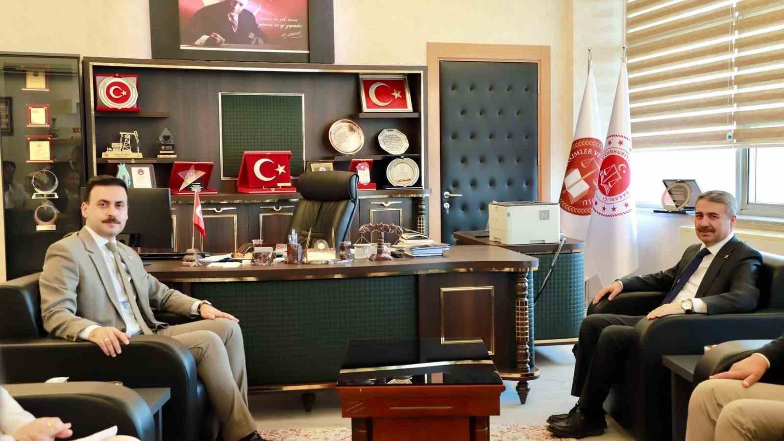 AK PARTİ TEŞKİLAT BAŞKAN YARDIMCISI VE ADIYAMAN MİLLETVEKİLİ MUSTAFA ALKAYIŞ, ADIYAMAN AĞIR CEZA BAŞKANI BEDRİ AYDOĞAN İLE ADIYAMAN CUMHURİYET BAŞSAVCISI ÖZGÜR CELBEK’İ ZİYARET ETTİ.