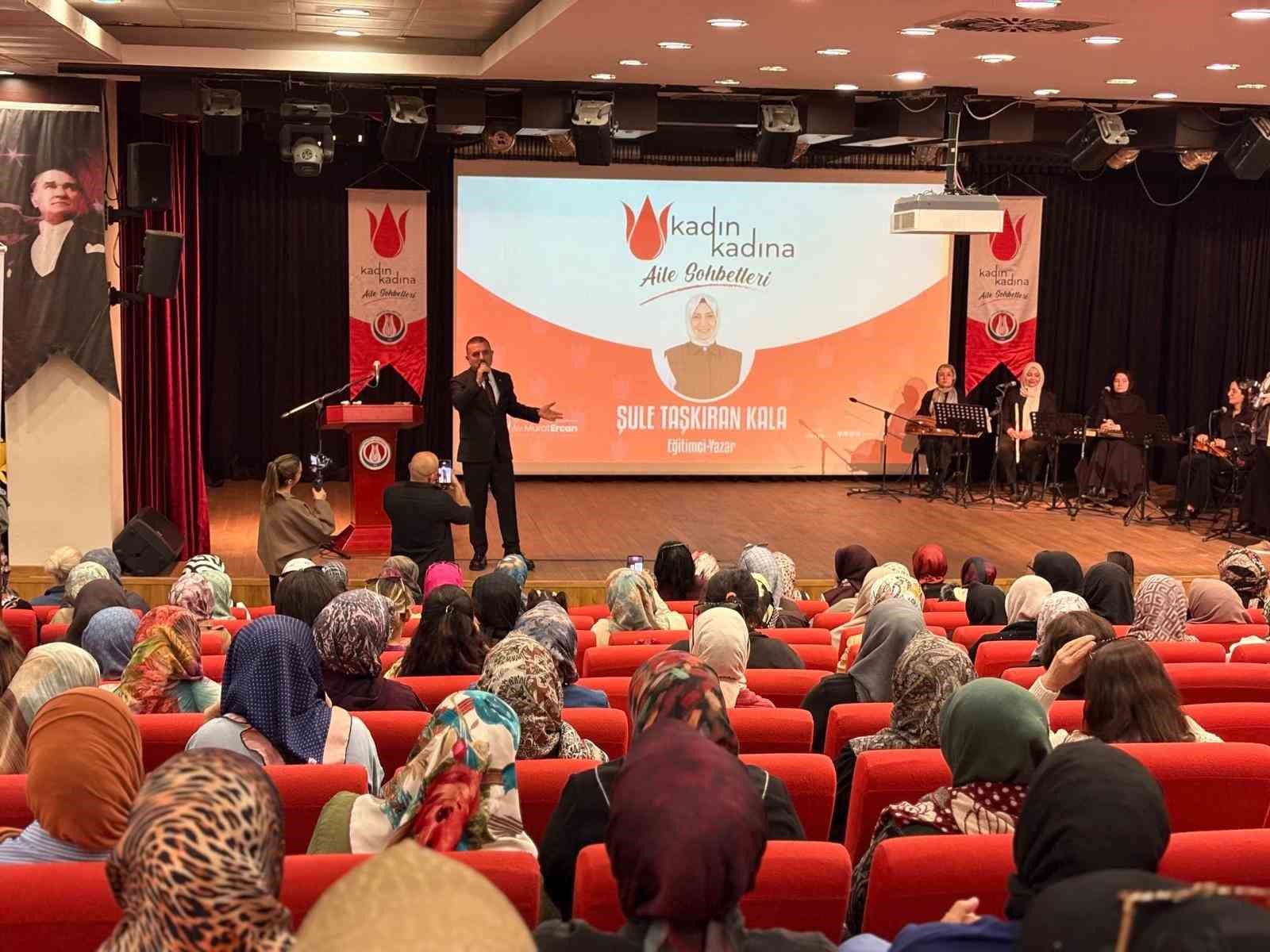 SİNCAN BELEDİYE BAŞKANI MURAT ERCAN'IN DESTEKLERİ İLE EŞİ EMİNE ERCAN'IN ÖNCÜLÜĞÜNDE YÜRÜTÜLEN VE BİRBİRİNDEN UZMAN İSİMLERLE HANIMLARIN HAYATLARINA DOKUNAN ‘KADIN KADINA AİLE SOHBETLERİ' PROGRAMI, BU AY EĞİTİMCİ VE YAZAR ŞULE TAŞKIRAN KALA'YI AĞIRLADI.