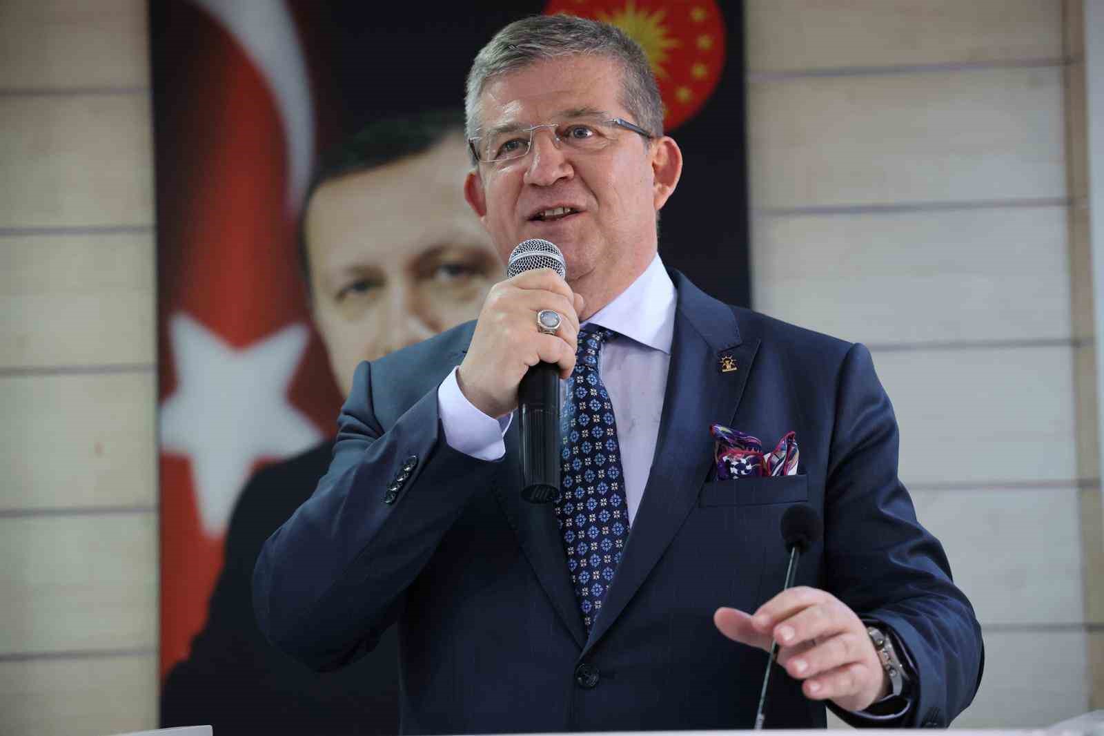 AK PARTİ DENİZLİ İL BAŞKANI MUHAMMET SUBAŞIOĞLU, KENTTE SON DÖNEMDE DEVREYE ALINAN AKTARMA MERKEZİ UYGULAMASI VE SIKÇA DEĞİŞTİRİLEN OTOBÜS GÜZERGAHLARI NEDENİYLE MAĞDURİYET YAŞAYAN VATANDAŞLARIN SESİ OLMAYA DEVAM EDİYOR.