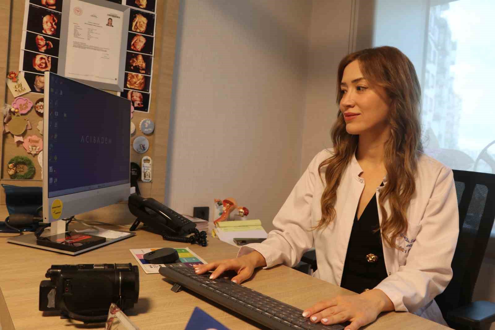 KADIN HASTALIKLARI VE DOĞUM UZMANI DR. ZEYNEP CANSU ALADAĞ, KORDON KANI BANKASININ SON ZAMANLARDA SIKÇA DUYULDUĞUNU SÖYLEYEREK, “SEKSENDEN FAZLA HASTALIK İÇİN TEDAVİ OLABİLECEK, NÖROLOJİK HASTALIKLARA, BAĞ DOKUSU, BAĞIŞIKLIK SİSTEMİ HASTALIKLARINDA BİZE KATKI SAĞLAYABİLECEK BİR YÖNTEMDİR” DEDİ.