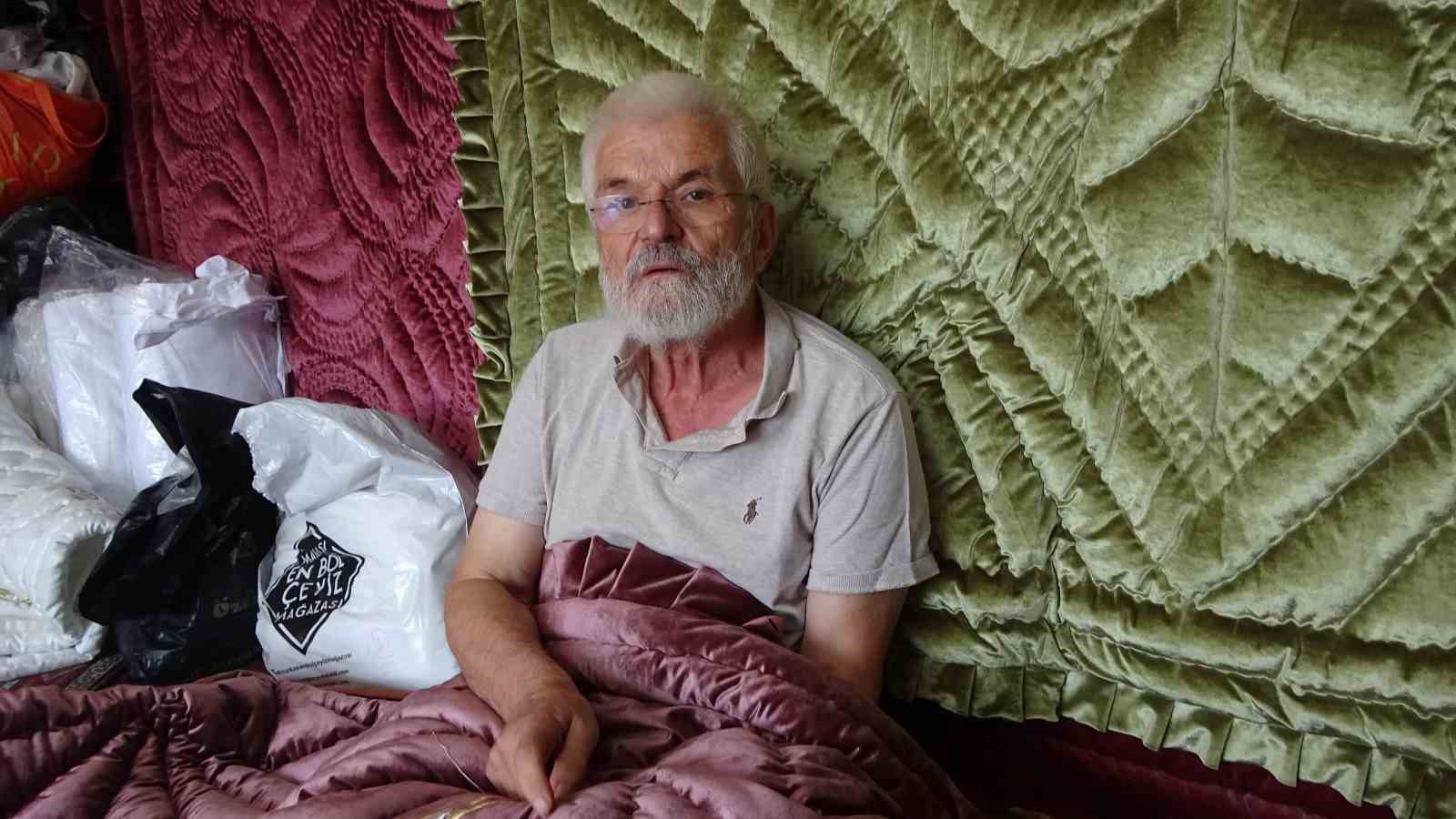 SİM SIRMA USTASI KERİM KILIÇ , "BU MESLEK MAKİNEYE VE TEKNOLOJİYE MAALESEF YENİK DÜŞTÜ. EL EMEĞİ, GÖZ NURU MESLEĞİMİZİ SÜRDÜRMEYE ÇALIŞIYORUZ."