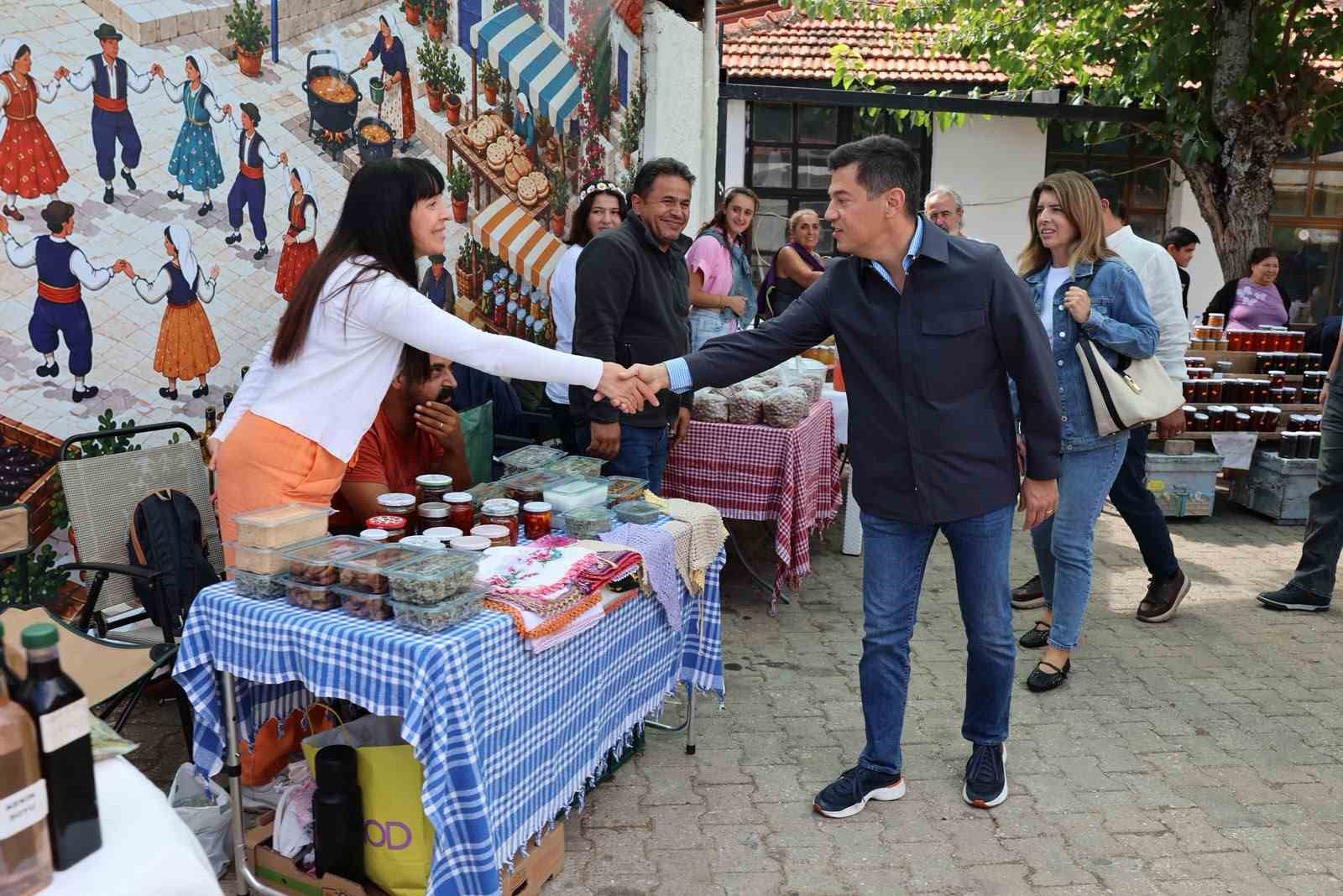 MARMARİS’İN KIRSAL TAŞLICA MAHALLESİ, DENİZ ÜRÜNLERİ FESTİVALİ KAPSAMINDA DÜZENLENEN YEREL PAZAR GÜNÜ’NDE YÖRESEL LEZZETLERİ VE KÜLTÜREL DEĞERLERİYLE ZİYARETÇİLERİNİ AĞIRLADI.