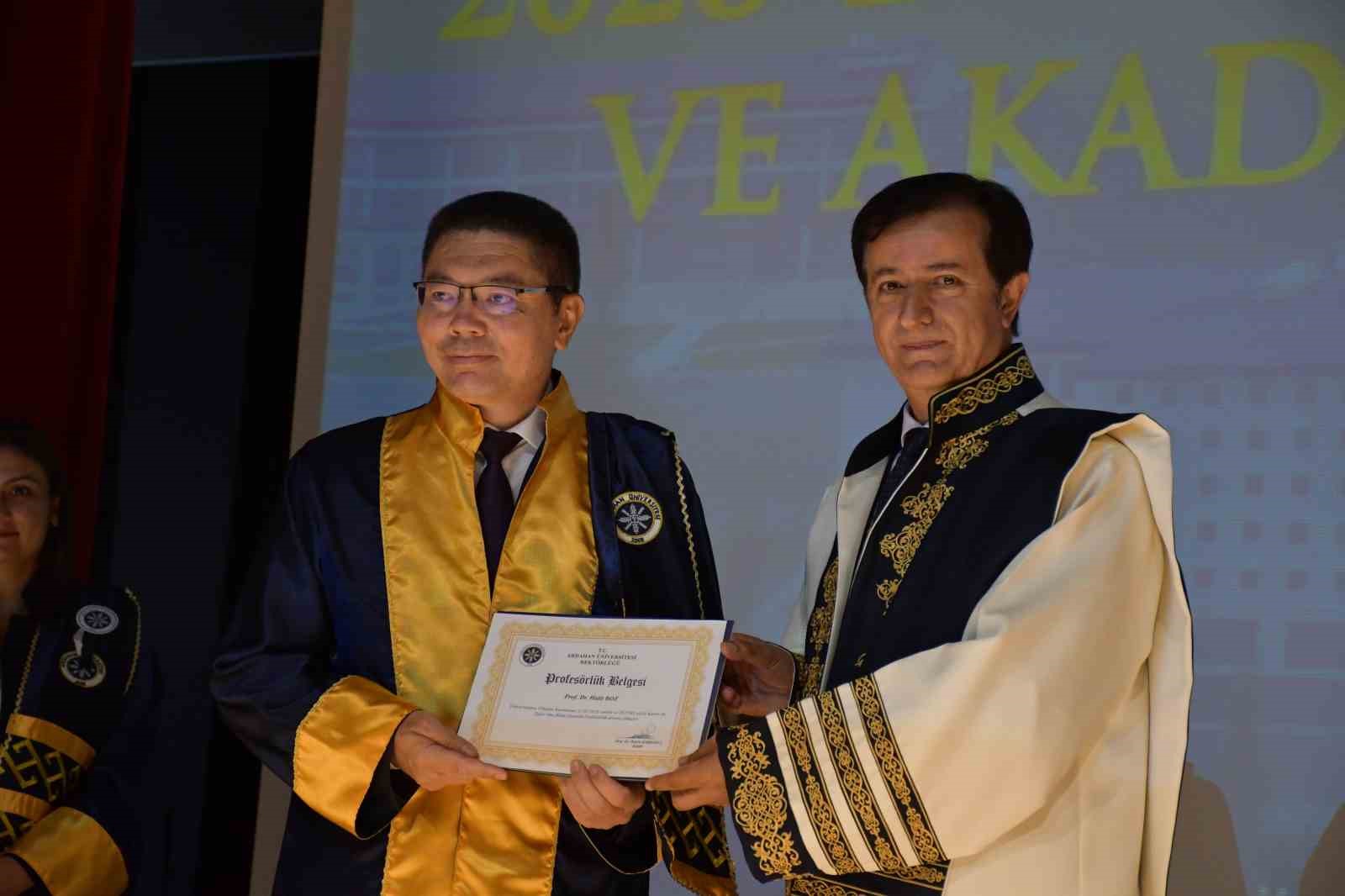 ARDAHAN ÜNİVERSİTESİ REKTÖRÜ PROF. DR. ÖZTÜRK EMİROĞLU