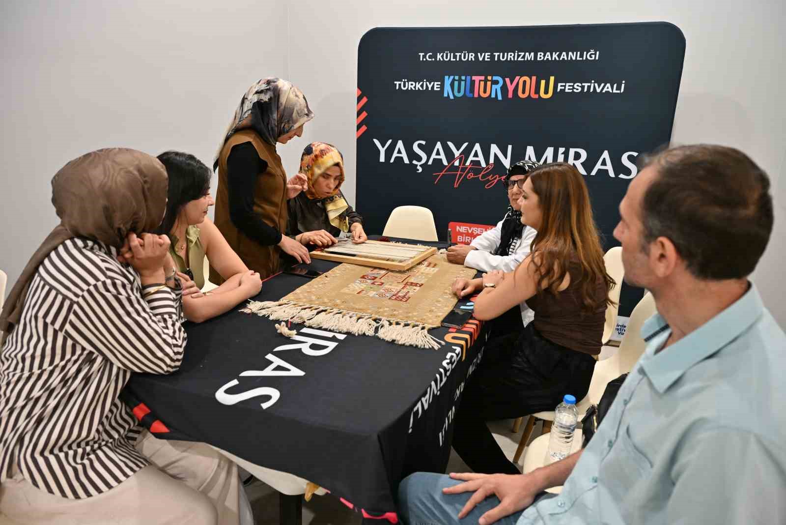 KÜLTÜR VE TURİZM BAKANLIĞI TARAFINDAN DÜZENLENEN ERZURUM KÜLTÜR YOLU FESTİVALİ, KENTİN KÜLTÜREL MİRASINI FARKLI SANAT DİSİPLİNLERİYLE BULUŞTURAN ETKİNLİKLERLE DEVAM ETTİ.