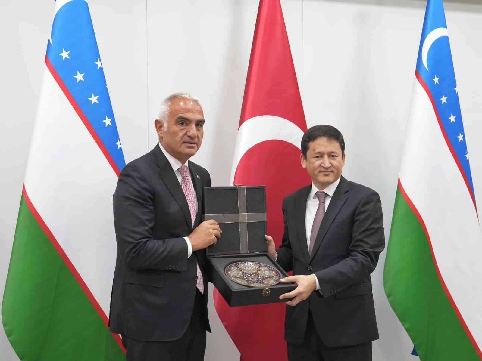 KÜLTÜR VE TURİZM BAKANI MEHMET NURİ ERSOY (SOLDA), ÖZBEKİSTAN TURİZM KOMİTESİ BAŞKANI ABDULAZİZ AKKULOV (SAĞDA)