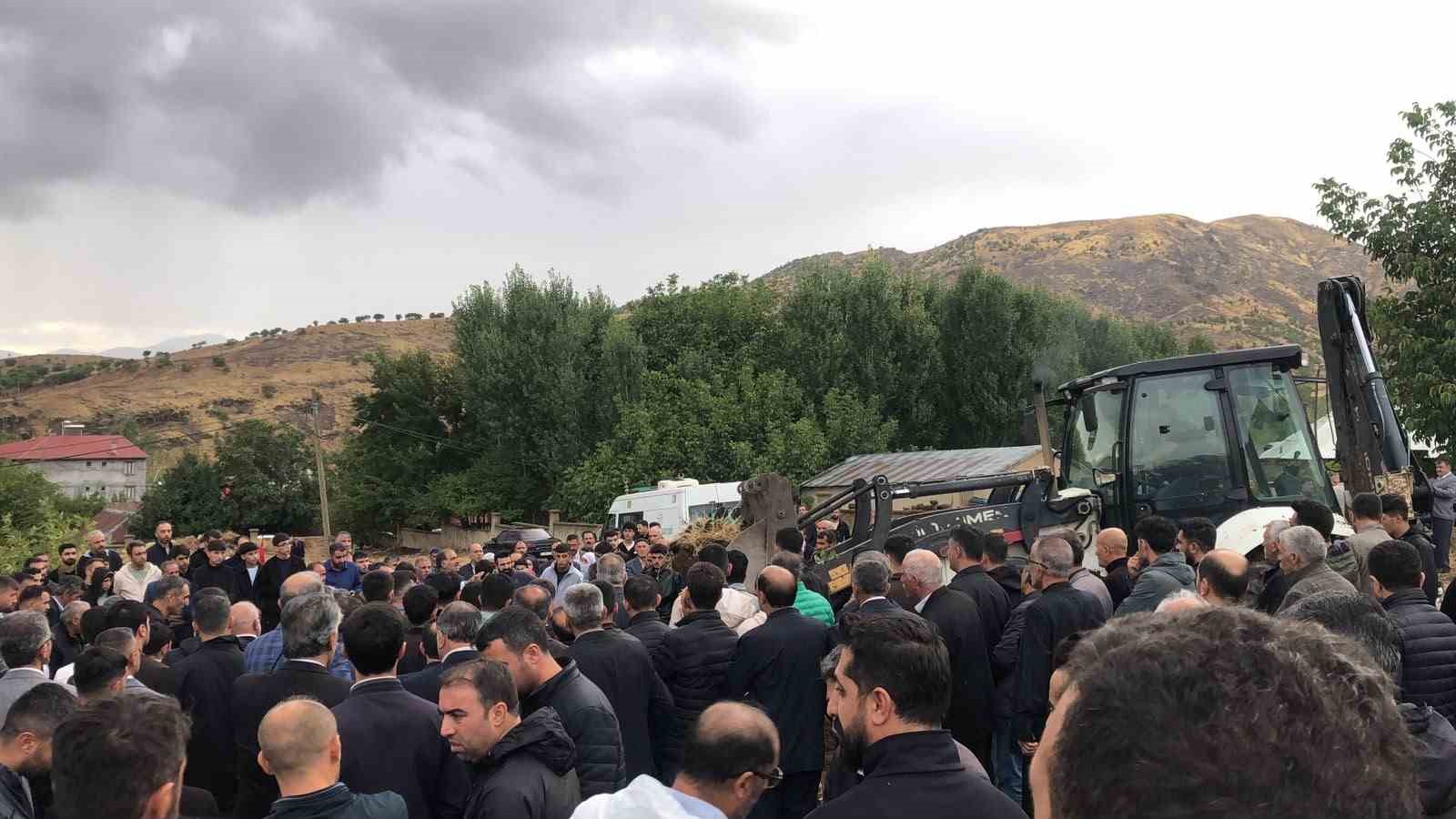 ASANSÖR KAZASINDA HAYATINI KAYBEDEN ÖĞRENCİ GÖZYAŞLARIYLA TOPRAĞA VERİLDİ