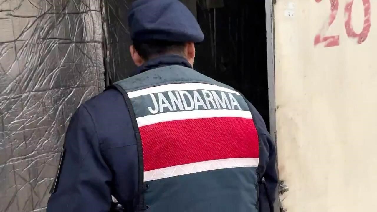 BOLU’DA ZİMMET İDDİASIYLA YÜRÜTÜLEN SORUŞTURMADA GÖZALTINA ALINAN 9 ŞÜPHELİDEN 3’Ü SERBEST BIRAKILDI. DİĞER 6 ŞÜPHELİNİN YARIN ADLİYEYE SEVK EDİLMESİ BEKLENİYOR.