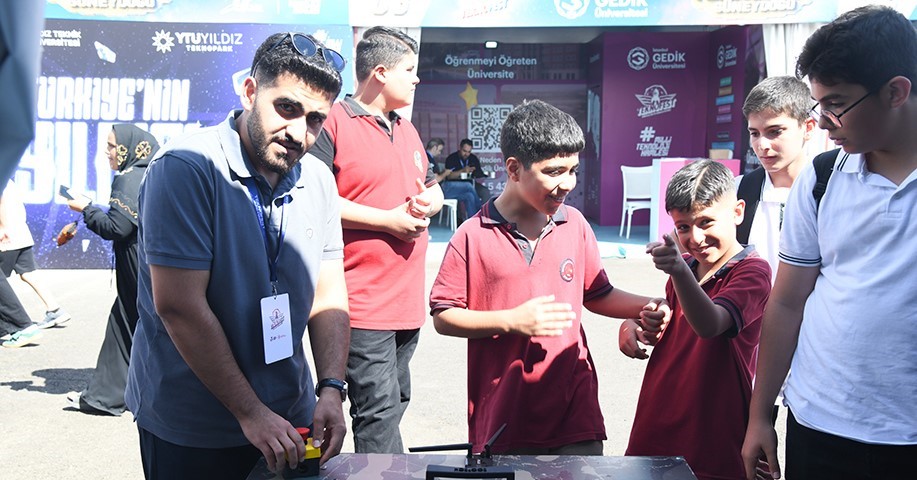 ERZURUM TEKNİK ÜNİVERSİTESİ (ETÜ), 30 EYLÜL-4 EKİM 2026 TARİHLERİNDE DÜZENLENEN TEKNOFEST GÜNEYDOĞU 2026’DA MUCİTPARK STEM UYGULAMA VE ARAŞTIRMA MERKEZİ İLE TEKNOLOJİ TAKIMLARININ ÇALIŞMALARIYLA YERİNİ ALDI.