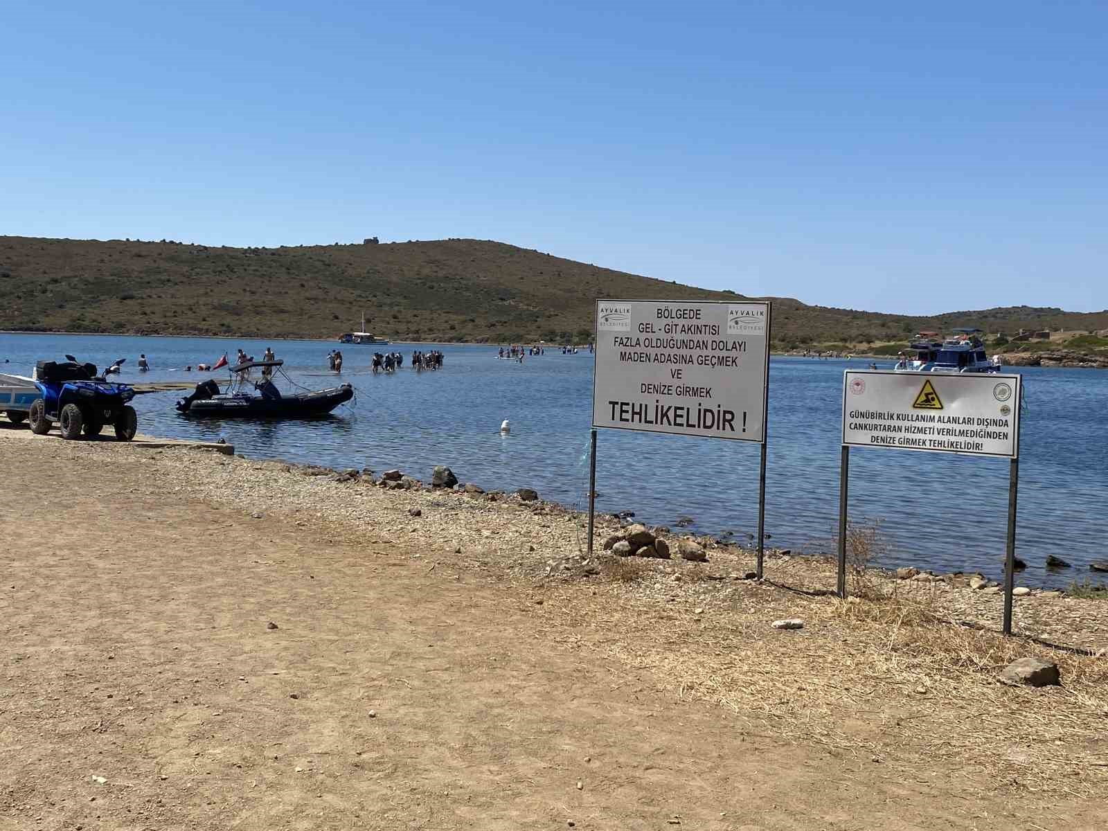 AYVALIK’TA BİNLERCE TURİSTİN DENİZE YÜRÜYEREK GEÇTİĞİ BOĞAZDA CAN GÜVENLİĞİ YOK!