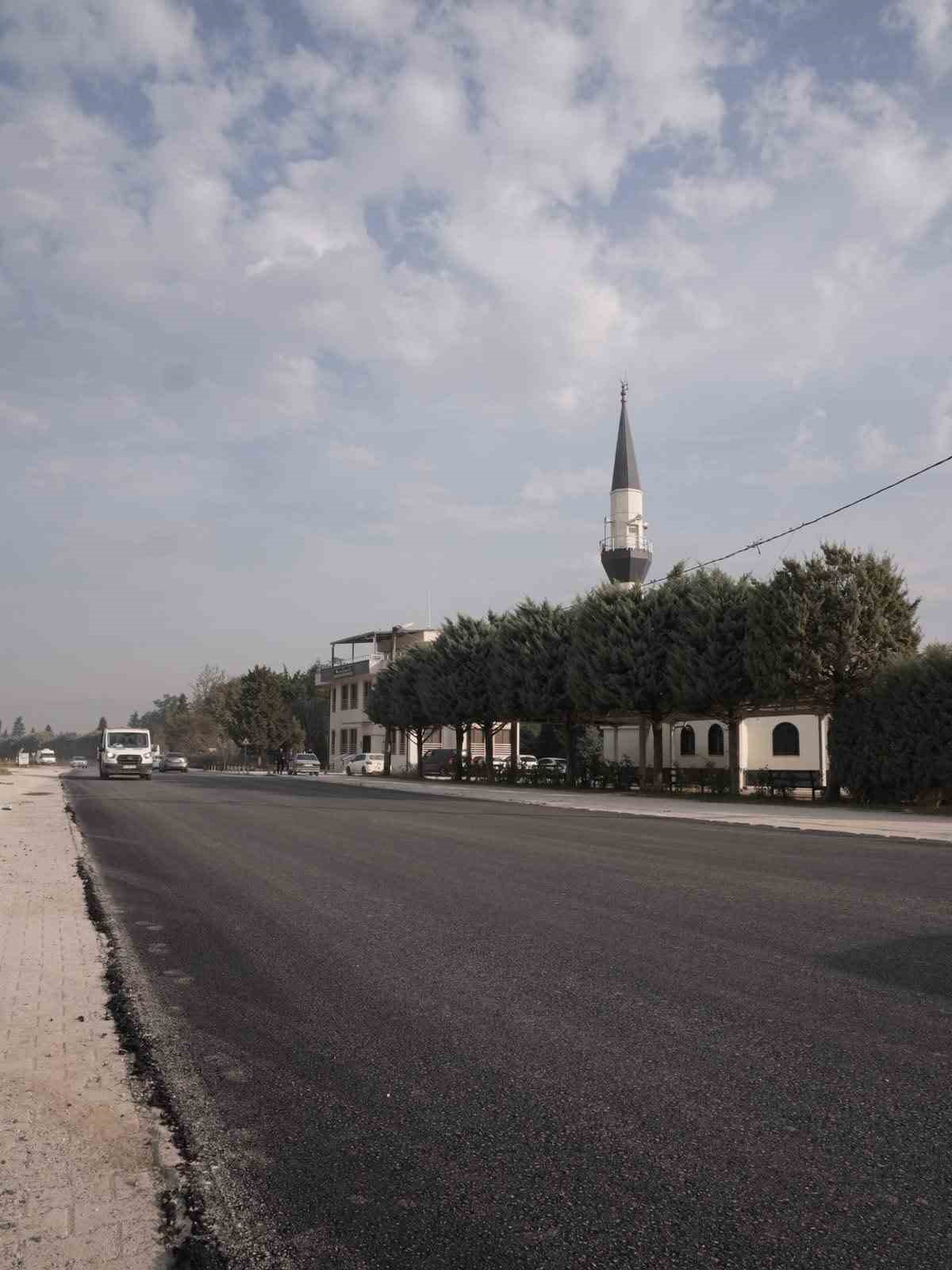 DÜZCE’DE GAZHANE CADDESİ’NDE HAFTA SONU BAŞLATILAN 800 METRELİK ASFALT SERİM ÇALIŞMASI TAMAMLANDI. DÜZCE BELEDİYE BAŞKANI DR. FARUK ÖZLÜ, ÇALIŞMALARIN YENİ HAFTAYA YETİŞTİRİLDİĞİNİ AÇIKLADI.