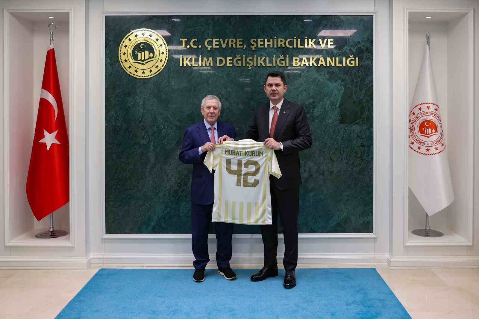ÇEVRE, ŞEHİRCİLİK VE İKLİM DEĞİŞİKLİĞİ BAKANI MURAT KURUM, FENERBAHÇE SPOR KULÜBÜ BAŞKANI AZİZ YILDIRIM’I KABUL ETTİ.