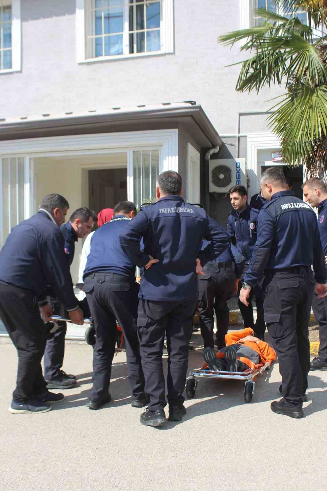 GEMLİK AÇIK CEZA İNFAZ KURUMU, OLASI AFET VE ACİL DURUMLARA KARŞI KURUMUN HAZIRLIK SEVİYESİNİ ÖLÇMEK, CAN VE MAL GÜVENLİĞİNİ SAĞLAMAK VE DIŞ KURUMLARLA KOORDİNASYONU GÜÇLENDİRMEK AMACIYLA GENİŞ ÇAPLI BİR "OLAĞANÜSTÜ HAL TATBİKATI"NA SAHNE OLDU.