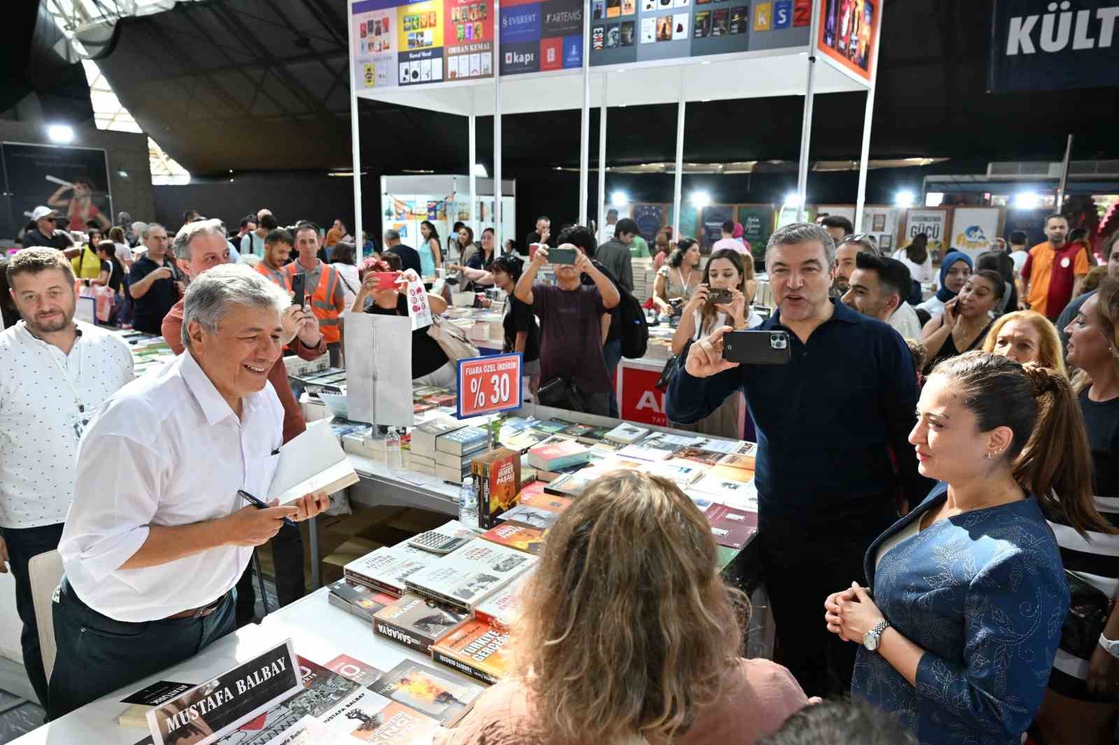 ANTALYA BÜYÜKŞEHİR BELEDİYESİ TARAFINDAN BU YIL 16'NCISI DÜZENLENEN ANTALYA KİTAP FUARI, 2 EKİM CUMA SAAT 15.00'TE GERÇEKLEŞTİRİLECEK TÖRENLE KAPILARINI AÇIYOR.