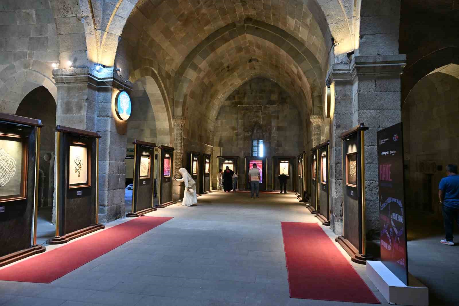 KÜLTÜR VE TURİZM BAKANLIĞI TARAFINDAN DÜZENLENEN ERZURUM KÜLTÜR YOLU FESTİVALİ, GELENEKSEL SANATLARDAN ÇOCUK ETKİNLİKLERİNE, SERGİLERDEN SİNEMA GÖSTERİMLERİNE UZANAN PROGRAMIYLA DEVAM ETTİ.