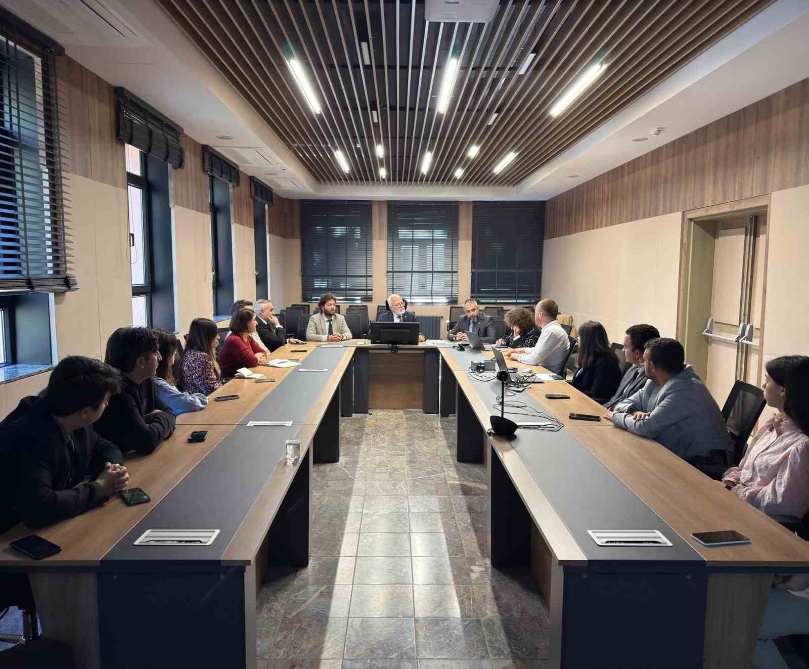ESKİŞEHİR İL SAĞLIK MÜDÜRLÜĞÜ TARAFINDAN, SAĞLIK HİZMETLERİNE ERİŞİLEBİLİRLİĞİ VE SÜREKLİLİĞİ ARTIRMAYI HEDEFLEYEN "UZAKTAN HASTA DEĞERLENDİRME SİSTEMİ" DEĞERLENDİRME TOPLANTISI GERÇEKLEŞTİRİLDİ.