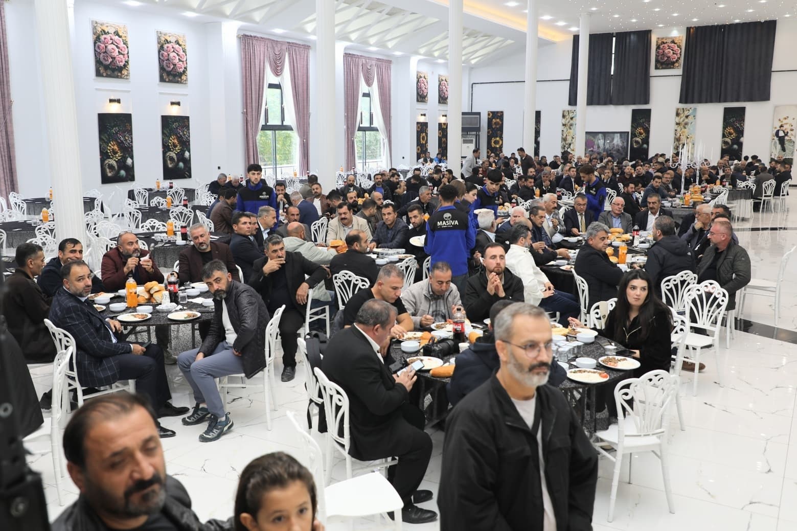 VAN TİCARET VE SANAYİ ODASI'NIN (VAN TSO) 24 EKİM 2026 TARİHİNDE GERÇEKLEŞTİRİLEN ORGAN SEÇİMLERİNDE 19 MESLEK KOMİTESİNİN 10'UNU KAZANAN NECDET TAKVA ÖNCÜLÜĞÜNDEKİ ORTAK AKIL VE MAVİ LİSTE EKİBİ, SEÇİM BAŞARISINI DÜZENLENEN PROGRAMLA KUTLADI.