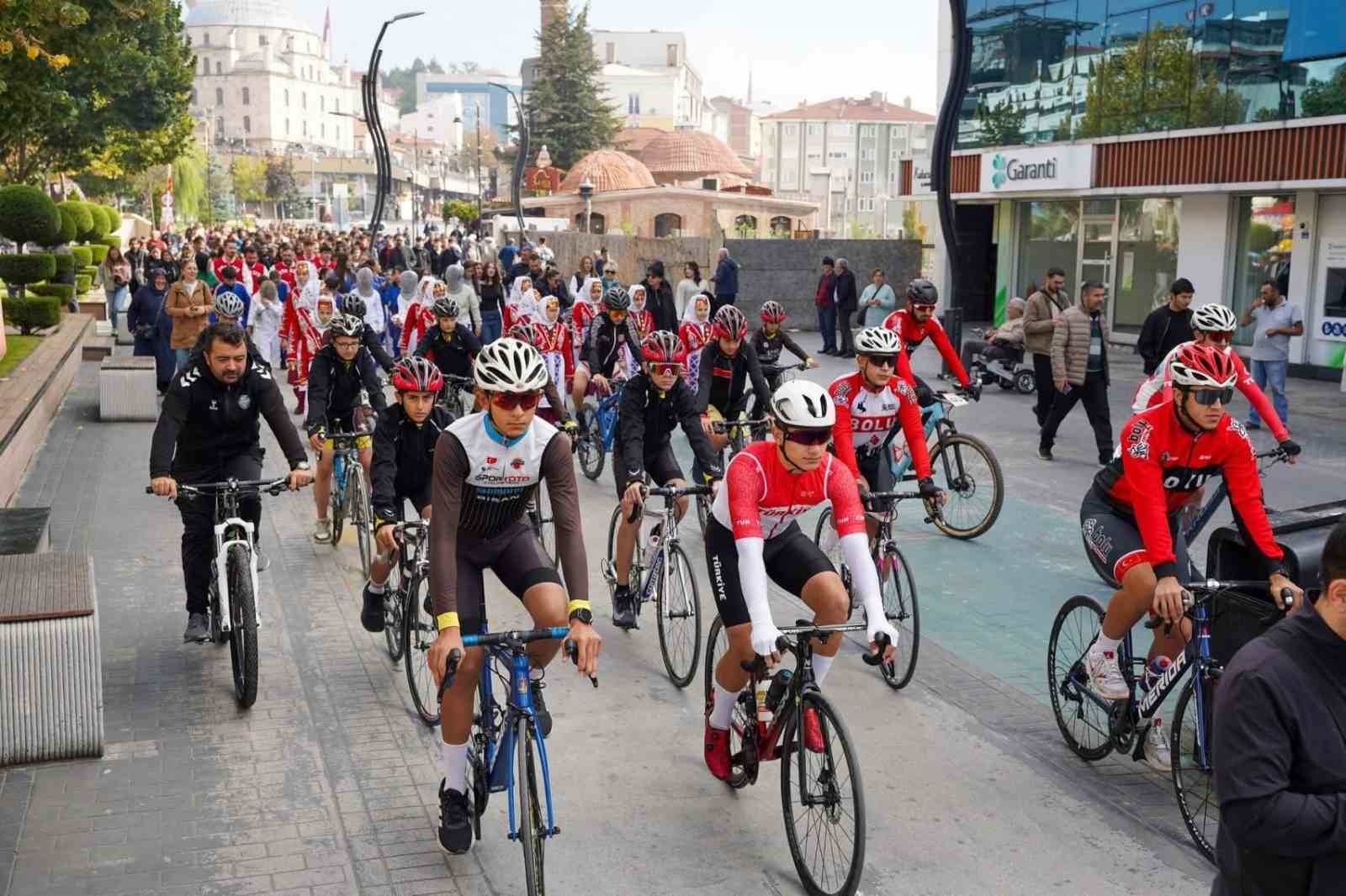BOLU’DA 5-11 EKİM TARİHLERİ ARASINDA KUTLANAN AMATÖR SPOR HAFTASI, YÜRÜYÜŞLE START ALDI.
