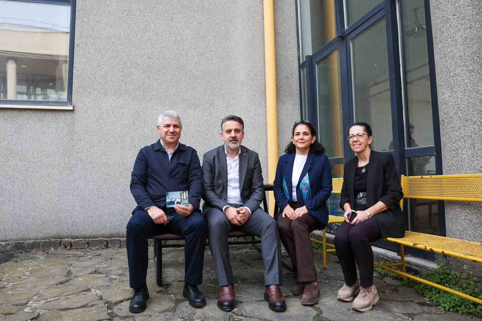 BURSA BÜYÜKŞEHİR BELEDİYE BAŞKAN VEKİLİ ŞAHİN BİBA, MEZUNU OLDUĞU BURSA ULUDAĞ ÜNİVERSİTESİ (BUÜ) MİMARLIK FAKÜLTESİ’NDE GENÇLERE TAVSİYELERDE BULUNDU: “ÖNÜNÜZ AYDINLIK”