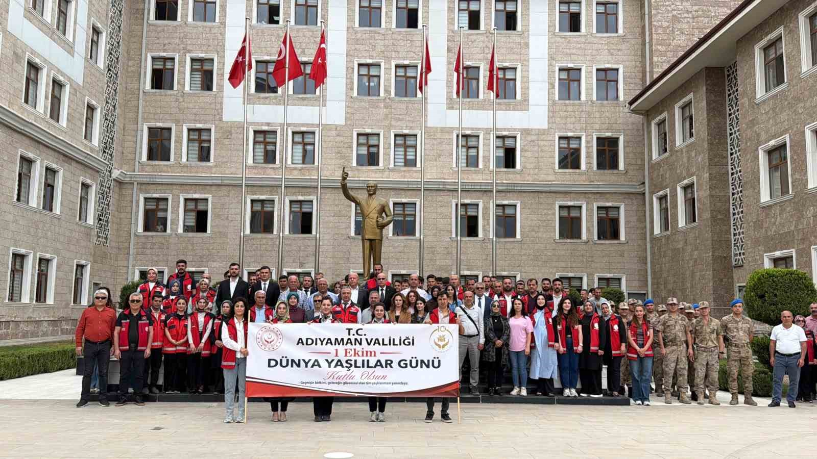 1 EKİM DÜNYA YAŞLILAR GÜNÜ DOLAYISIYLA 81 İLDE EŞ ZAMANLI GERÇEKLEŞTİRİLEN ETKİNLİKLER KAPSAMINDA ADIYAMAN’DA DA FARKINDALIK YÜRÜYÜŞÜ DÜZENLENDİ.