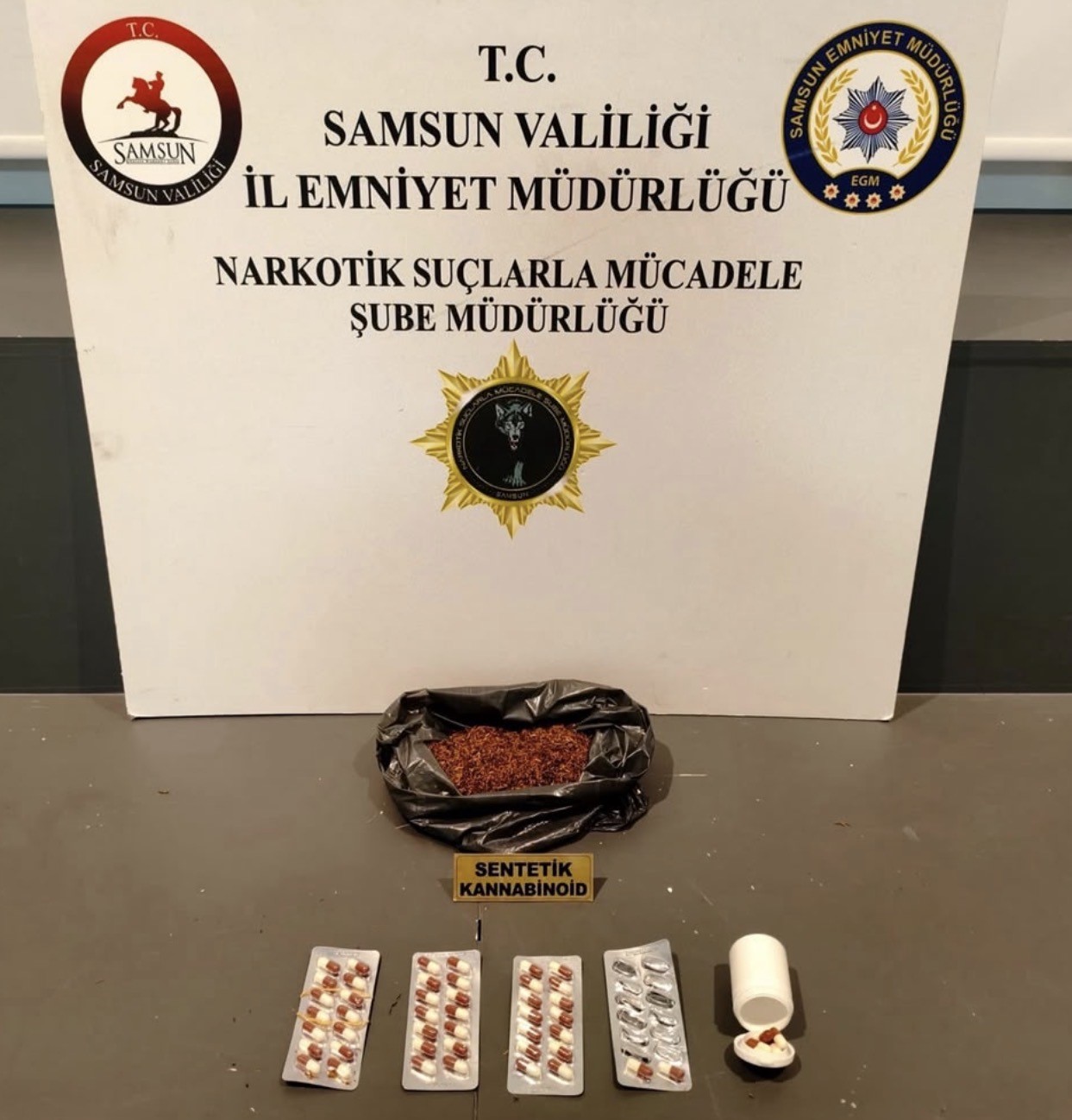 SAMSUN’DA UYUŞTURUCU MADDE TİCARETİ VE KULLANIMININ ÖNLENMESİNE YÖNELİK YÜRÜTÜLEN ÇALIŞMALAR KAPSAMINDA İLKADIM VE ATAKUM İLÇELERİNDE 6 ŞÜPHELİ YAKALANDI.