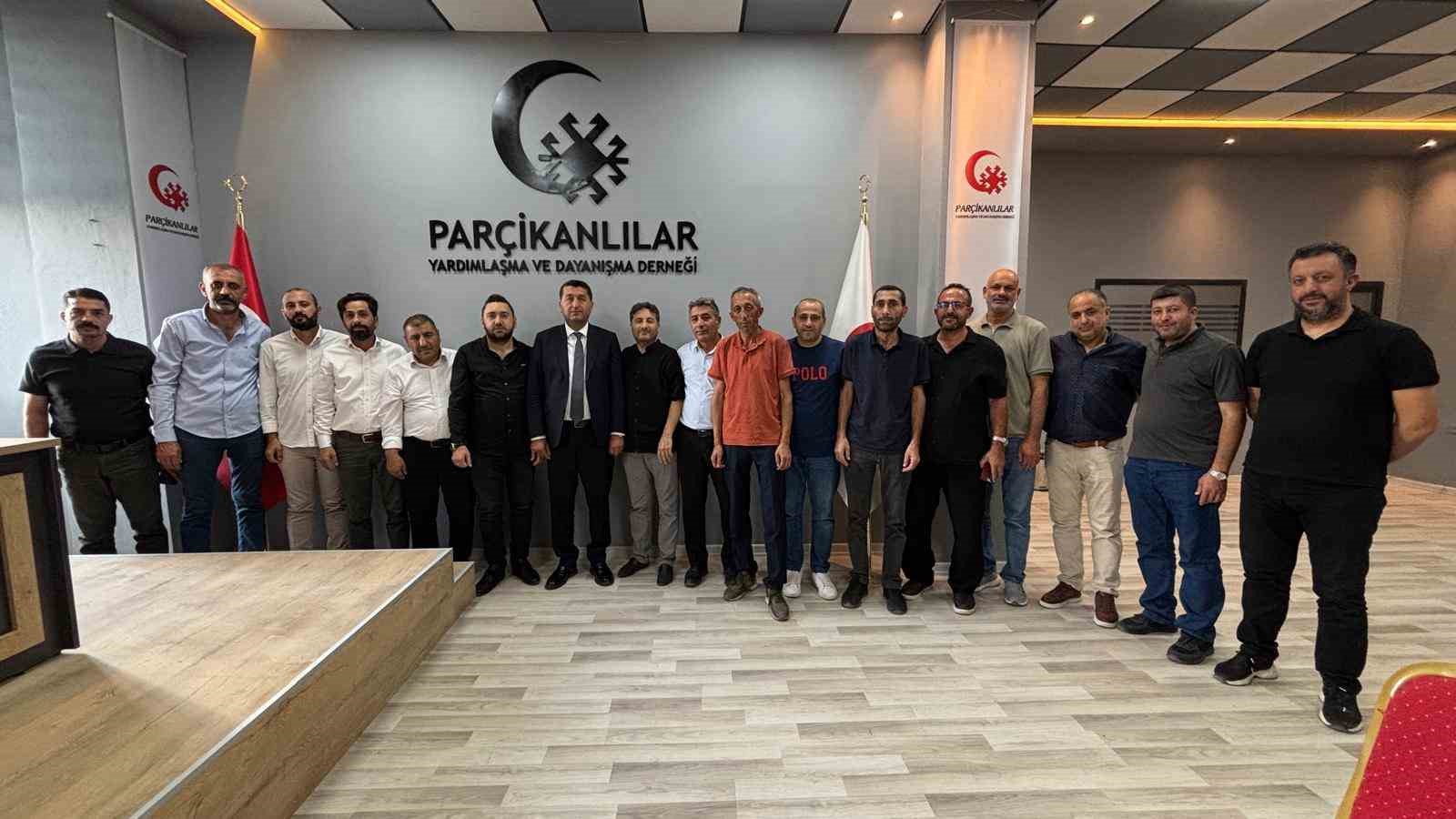 MALATYA TİCARET VE SANAYİ ODASI BAŞKANLIĞINA ADAYLIĞINI AÇIKLAYAN MAHMUT BOYRAZ, PARÇİKANLILAR YARDIMLAŞMA VE DAYANIŞMA DERNEĞİ’Nİ ZİYARET ETTİ.