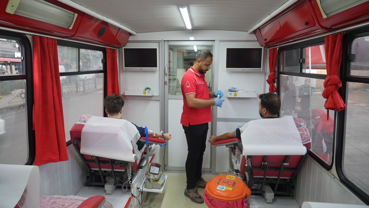 MUŞ’TA KIZILAY TARAFINDAN SÜRDÜRÜLEN KAN BAĞIŞI KAMPANYASINA VATANDAŞLARIN İLGİSİ DÜŞÜK KALDI.