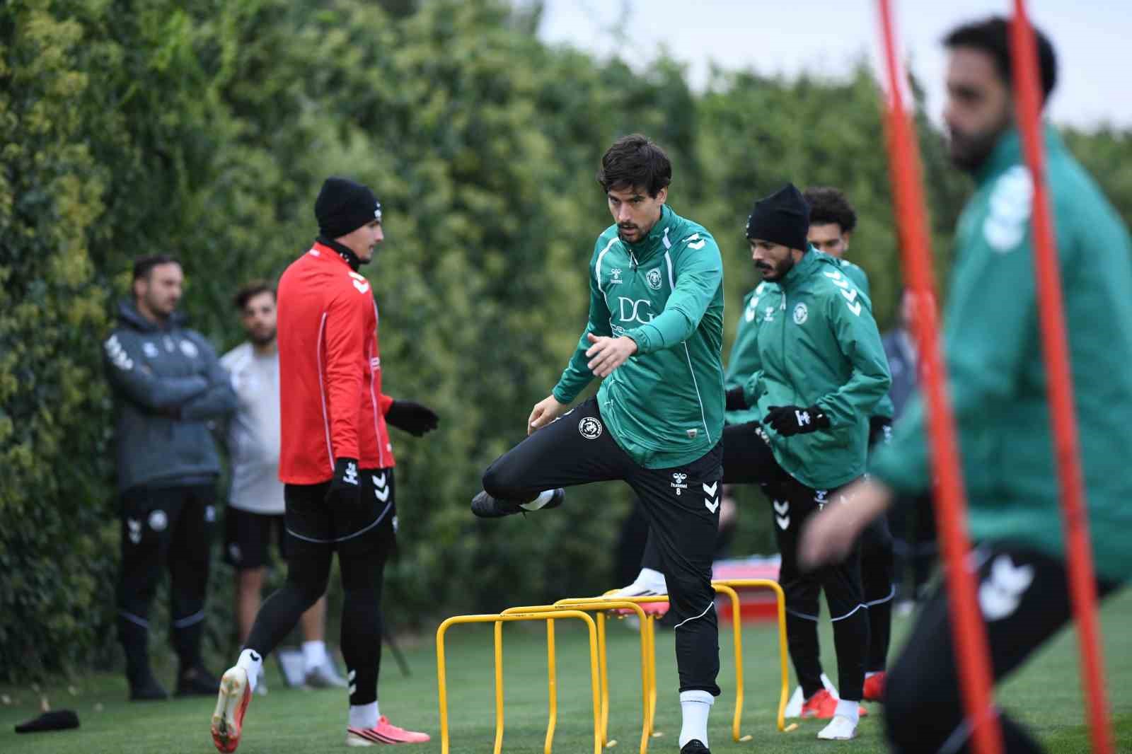 KONYASPOR, 11 EKİM PAZAR GÜNÜ SAAT 13.30'DA BAŞAKŞEHİR İLE OYNAYACAĞI SÜPER LİG 7. HAFTA MAÇININ HAZIRLIKLARINI SÜRDÜRDÜ.