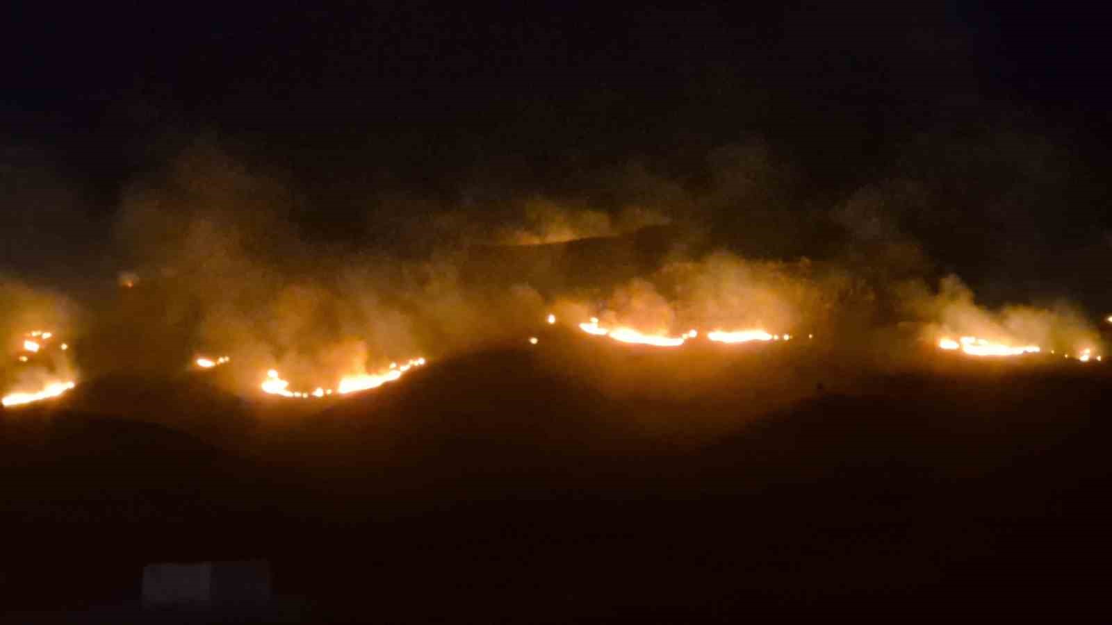 MUĞLA'NIN BODRUM İLÇESİNDE GENİŞ BİR ALANDA ETKİLİ OLAN YANGIN, EKİPLERİN YOĞUN ÇABASI SONUCU KONTROL ALTINA ALINDI.