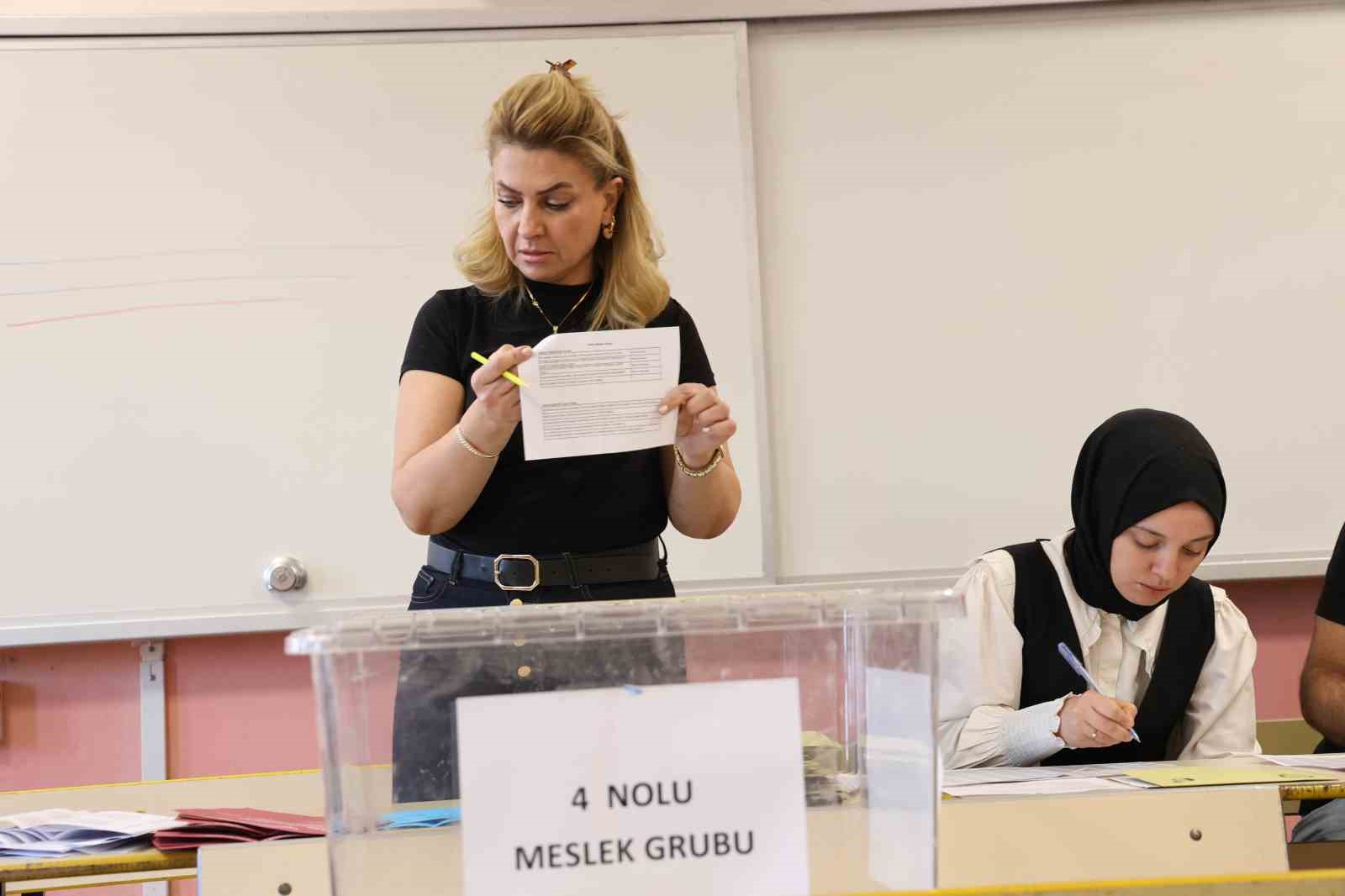 BUGÜN YAPILAN ELAZIĞ TİCARET VE SANAYİ ODASI ORGAN SEÇİMLERİNDE, OY SAYIM İŞLEMLERİNİN ARDINDAN MEVCUT BAŞKAN İDRİS ALAN YENİ DÖNEM İÇİN YENİDEN GÖREVE SEÇİLDİ