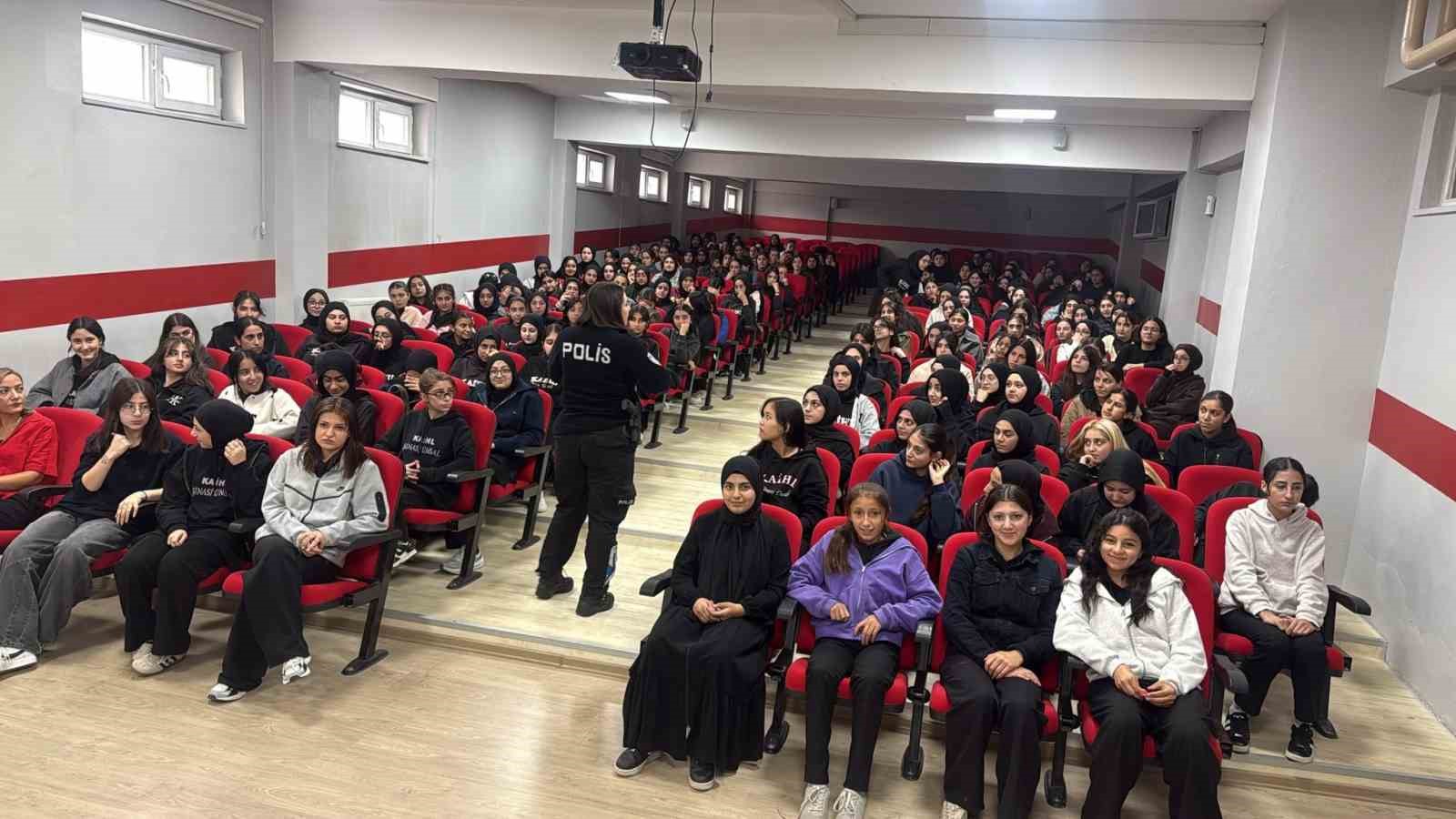 AĞRI’DA BİNLERCE ÖĞRENCİ GÜVENLİK VE DİJİTAL RİSKLERE KARŞI BİLGİLENDİRİLDİ