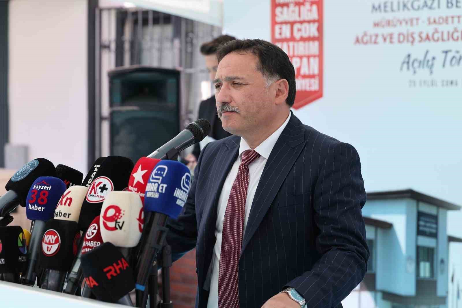SAĞLIK ALANINDA HAYATA GEÇİRDİĞİ PROJELERLE REKOR HİZMETLERE İMZA ATAN MELİKGAZİ BELEDİYESİ İLÇE HALKININ MODERN VE NİTELİKLİ SAĞLIK HİZMETLERİNE ERİŞİMİNİ KOLAYLAŞTIRACAK ÖNEMLİ BİR YATIRIM OLAN MELİKGAZİ BELEDİYESİ MÜRÜVVET-SAADETTİN TÜRKKAN AĞIZ VE DİŞ SAĞLIĞI POLİKLİNİĞİ’NİN AÇILIŞINI GERÇEKLEŞTİRDİ.