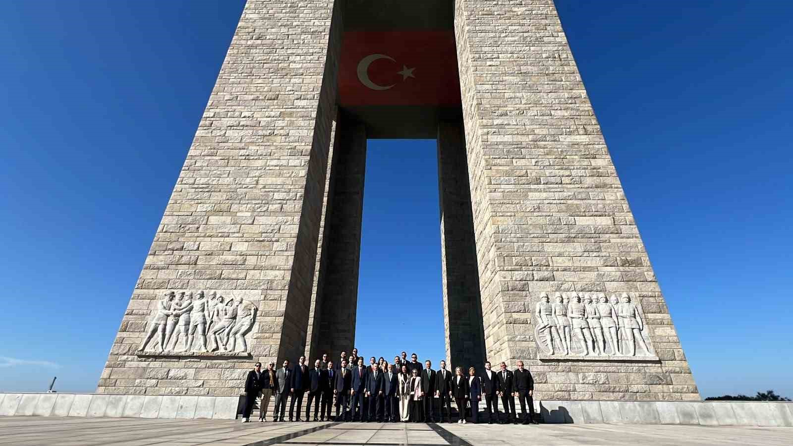 AK PARTİ GENEL BAŞKANVEKİLİ MUSTAFA ELİTAŞ, ÇANAKKALE SAVAŞLARININ YAŞANDIĞI TARİHİ GELİBOLU YARIMADASINDA ŞEHİTLER ABİDESİNİ ZİYARET ETTİ.