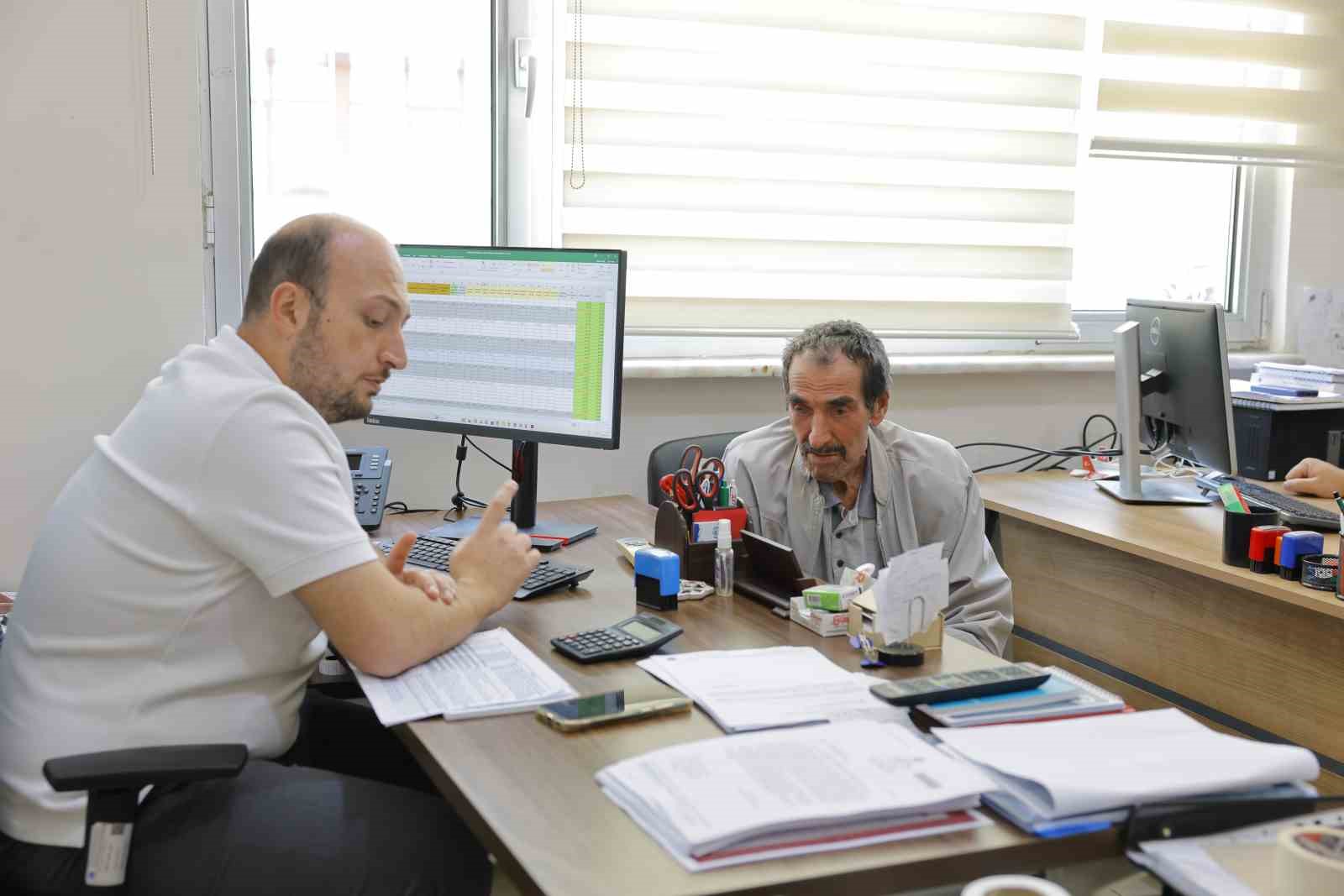KAYSERİ BÜYÜKŞEHİR BELEDİYESİ’NİN KOCASİNAN İLÇESİ ALSANCAK MAHALLESİ’NDE HAYATA GEÇİRDİĞİ KENTSEL DÖNÜŞÜM PROJESİNDE ÇALIŞMALAR HIZ KESMEDEN SÜRÜYOR. 450 MİLYON TL YATIRIM BEDELİYLE YÜRÜTÜLEN PROJENİN BİRİNCİ ETABINDA İNŞAAT YÜZDE 60 SEVİYESİNE ULAŞIRKEN, İKİNCİ ETAPTA YIKIM ÇALIŞMALARINA VE UZLAŞMA GÖRÜŞMELERİNE BAŞLANDI.