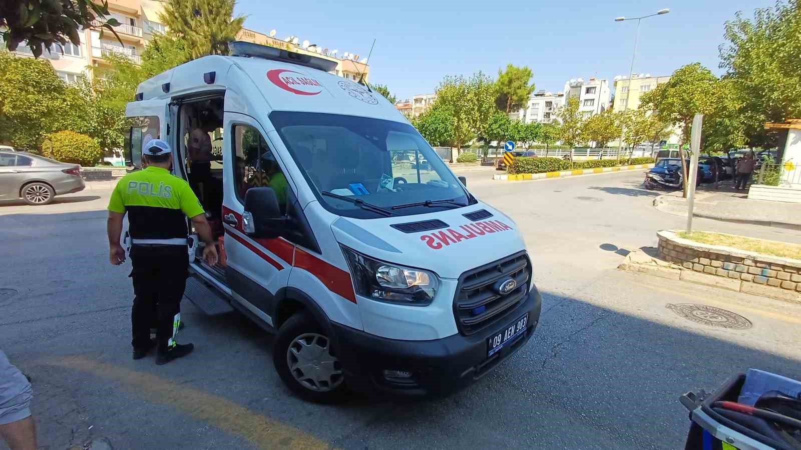 AYDIN'IN EFELER İLÇESİNDE İKİ MOTOSİKLETİN KAFAYA KAFAYA ÇARPIŞMASI SONUCU MEYDANA GELEN KAZADA 2 KİŞİ YARALANDI.