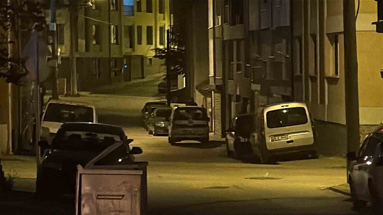 ESKİŞEHİR'DE DRİFT YAPARKEN GÖRÜLEN VE EVİNİN ÖNÜNDE POLİS TARAFINDAN DURDUR