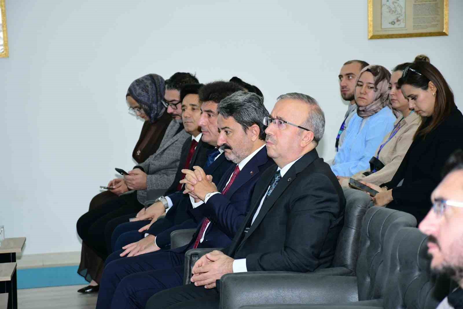 ESKİŞEHİR'DE, DİN ÖĞRETİMİ GENEL MÜDÜRLÜĞÜ TARAFINDAN YÜRÜTÜLEN "ÇEVREME DUYARLIYIM, DEĞERLERİME SAHİP ÇIKIYORUM PROJESİ" (ÇEDES) KAPSAMINDA YENİ EĞİTİM ÖĞRETİM YILINA YÖNELİK TANITIM VE PLANLAMA TOPLANTISI GERÇEKLEŞTİRİLDİ.